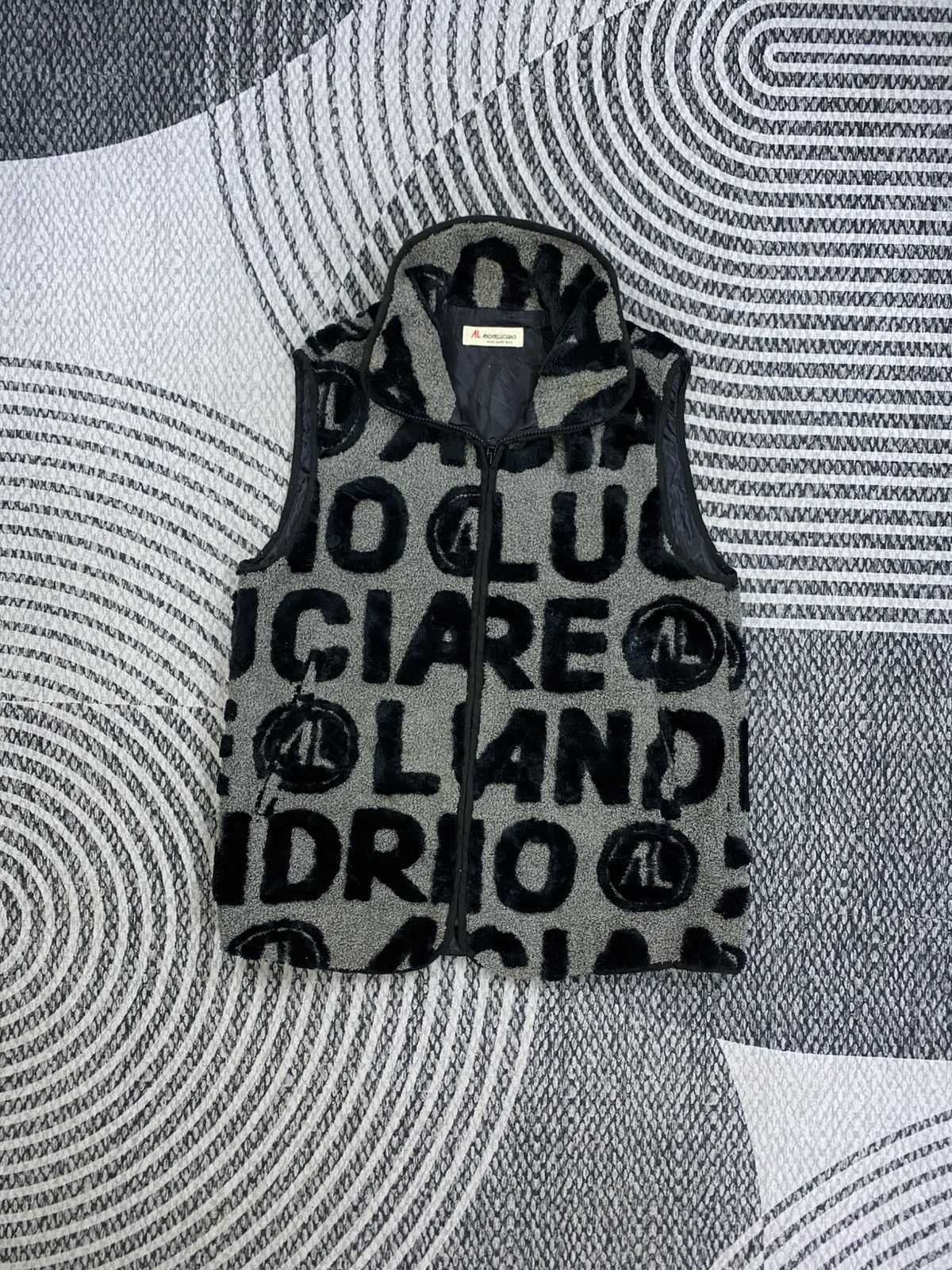 Andreluciano Vintage Andreluciano Full Printed Monogram Vest Size US M / EU 48-50 / 2 - 1 Thumbnail