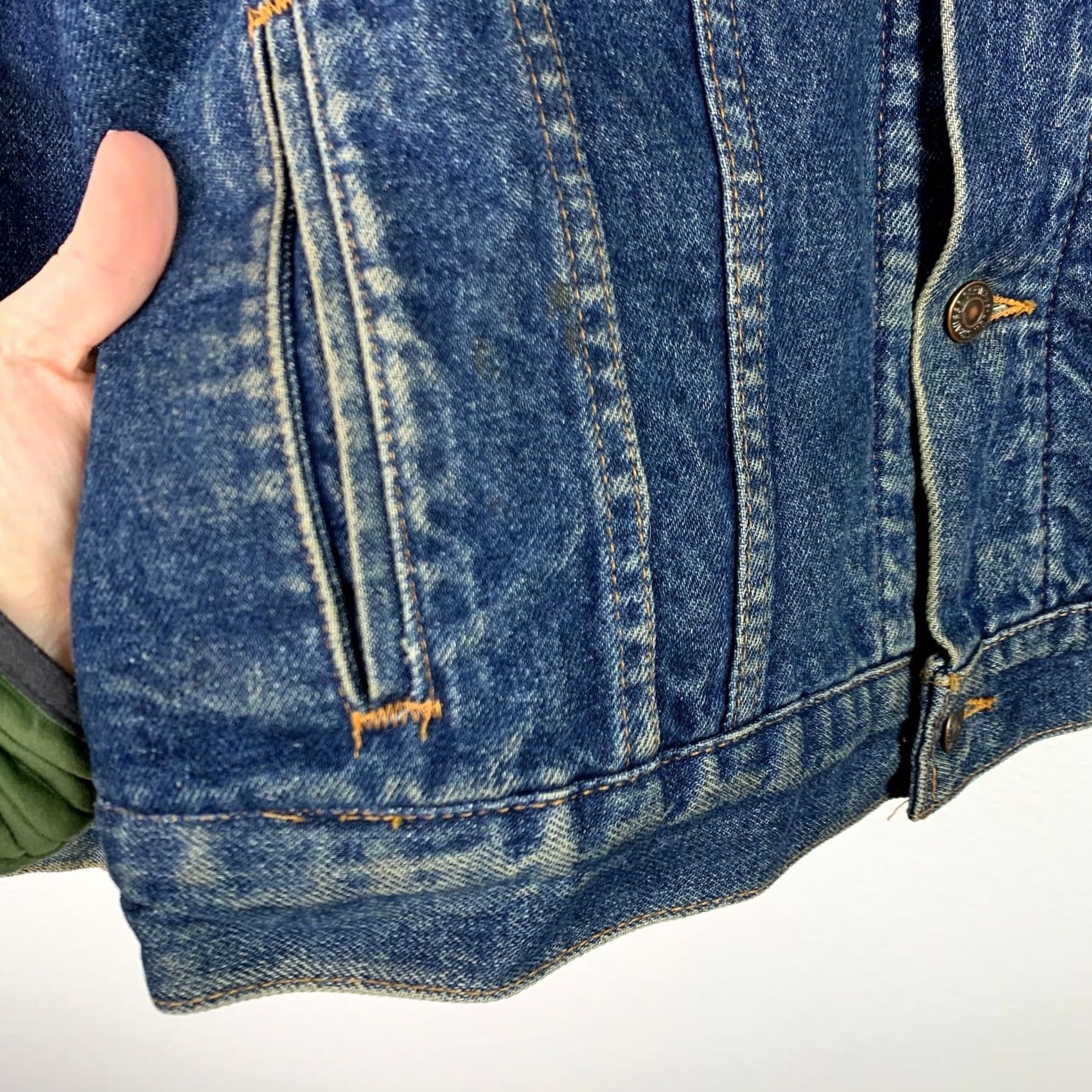 Levi's VINTAGE Levi's 715 Button Stamp Blanket Lined 71506-0316 Trucker Jacket 42 Blue Denim Rockabilly 1990s Mens/Adults Size US XS / EU 42 / 0 - 3 Thumbnail