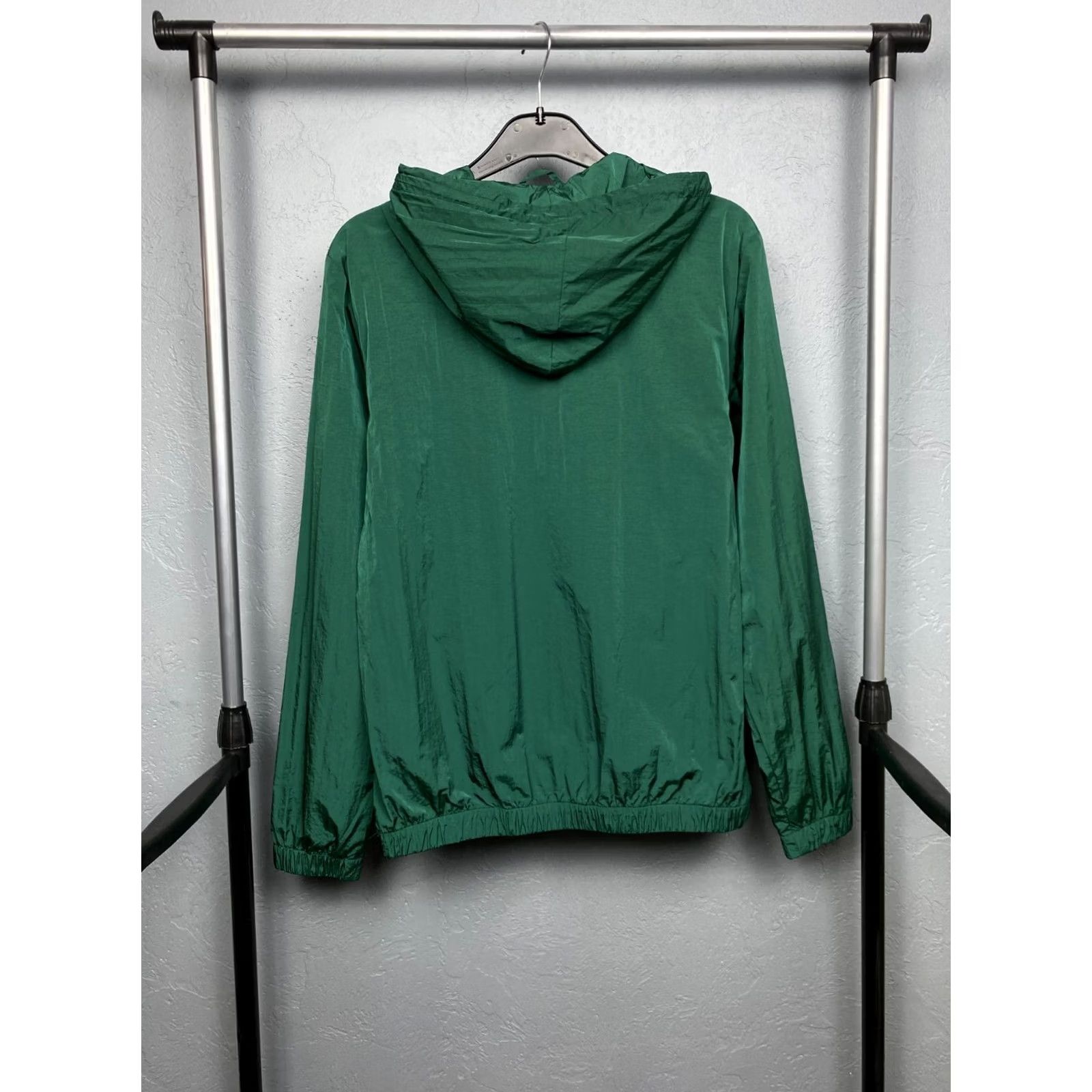 Sergio Tacchini Sergio Tacchini Mens Nylon Anorak Jacket M Green Windbreaker Lightweight Royalty: Vintage? No -> Men Jacket Size US M / EU 48-50 / 2 - 6 Thumbnail