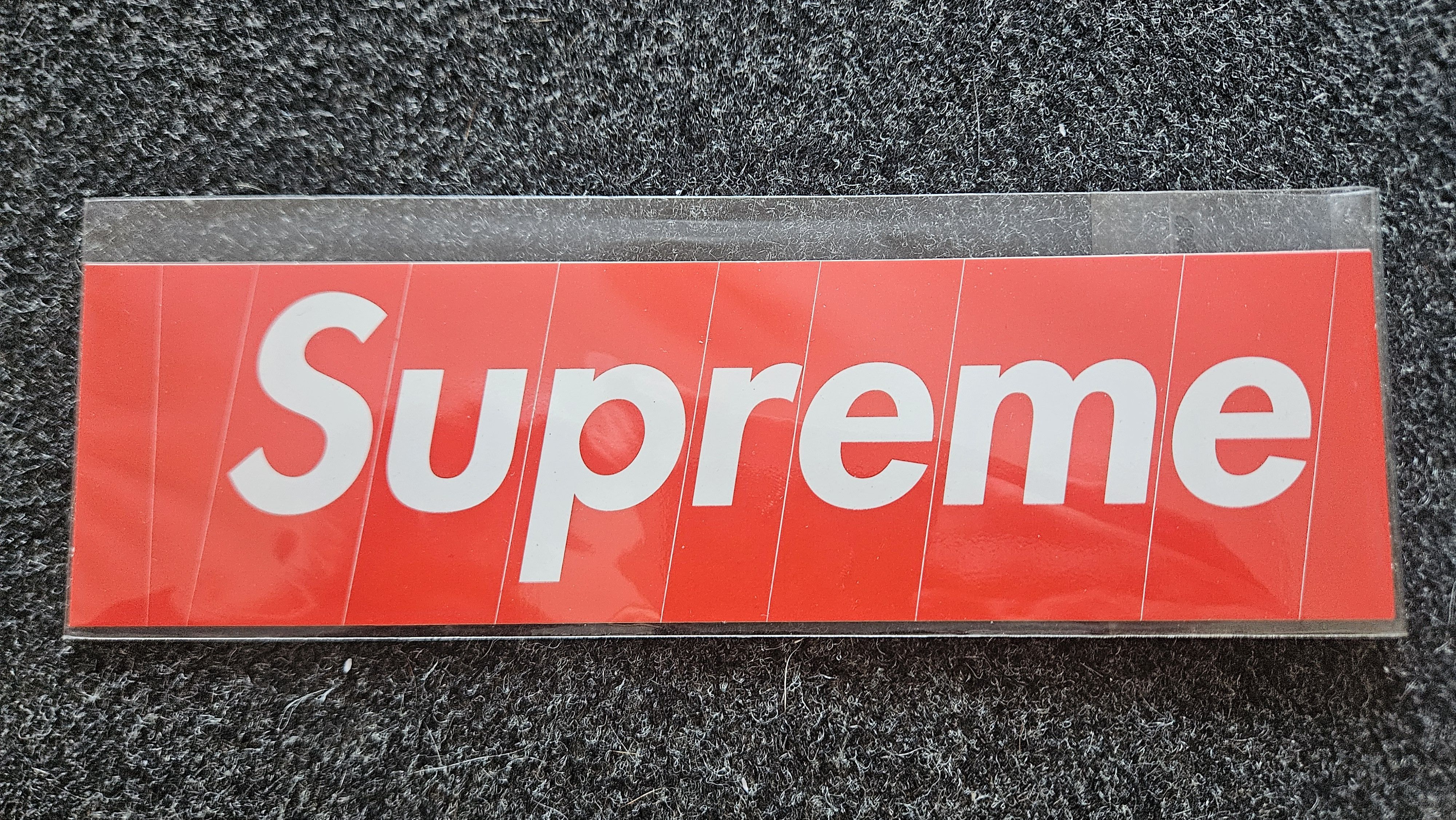 Supreme SUPREME Preforated/Cut Box Logo Sticker SS23 Size ONE SIZE - 1 Preview