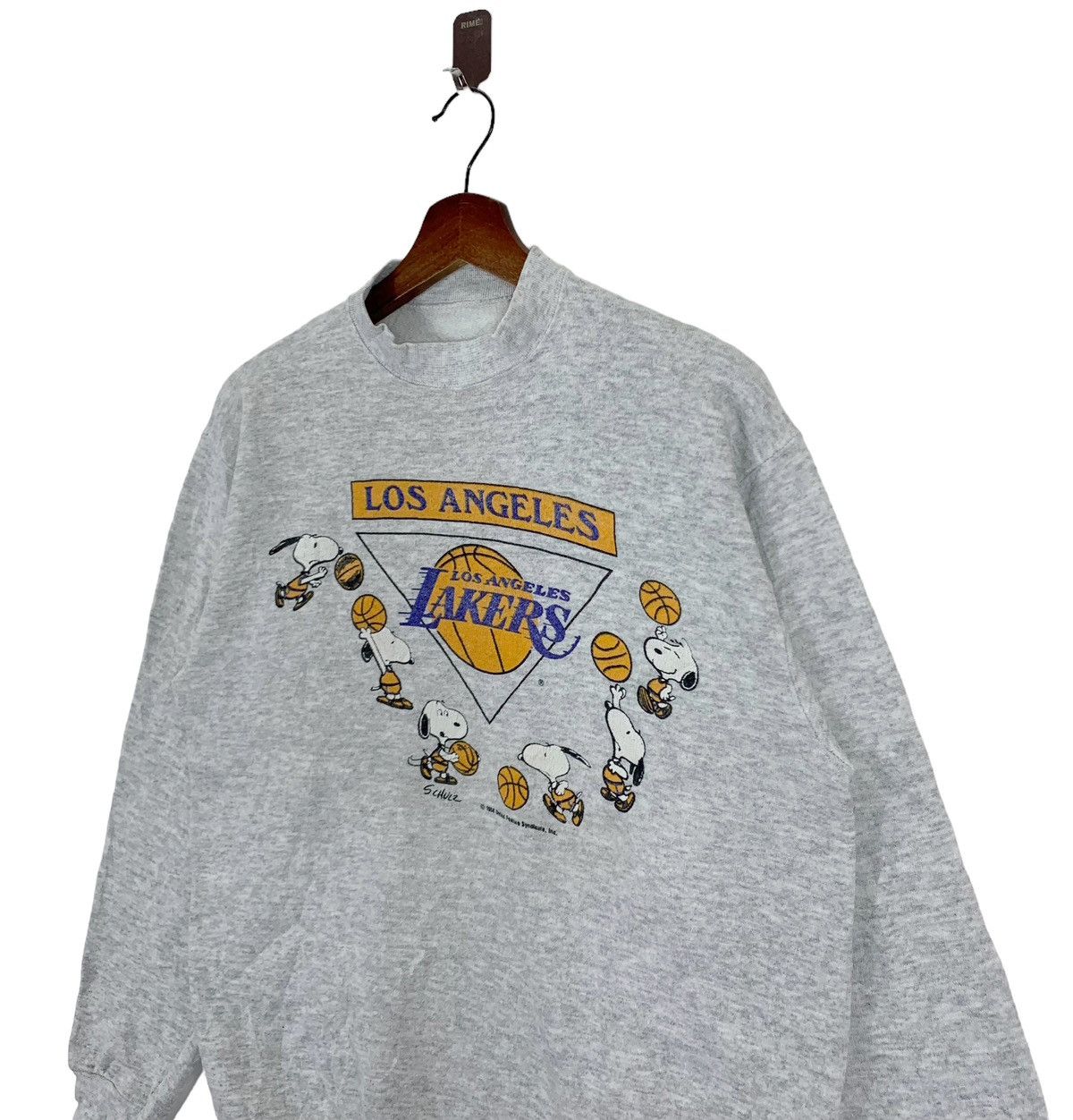 NBA 🔥🔥🔥VINTAGE SNOOPY LOS ANGELES LAKERS NBA CREWNECK Size US M / EU 48-50 / 2 - 3 Thumbnail