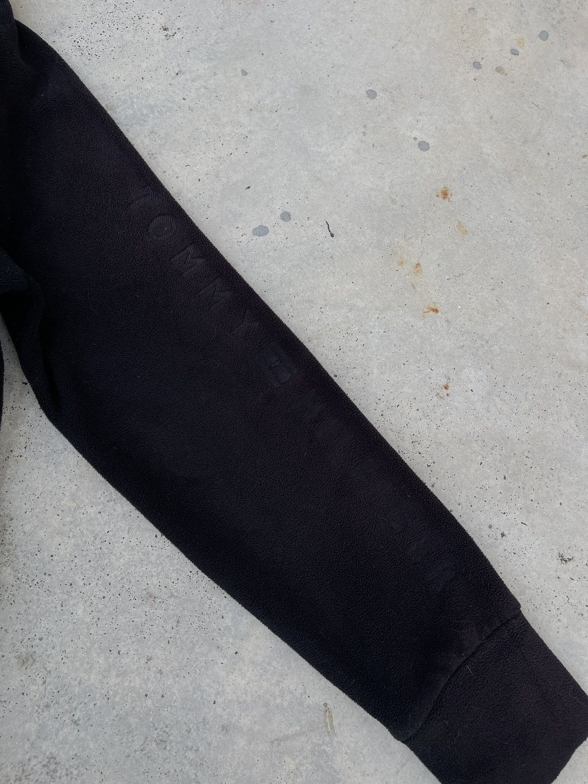 Tommy Hilfiger × Vintage Vintage Faded Black Tommy Hilfiger Zip Up Fleece Size US M / EU 48-50 / 2 - 10 Thumbnail