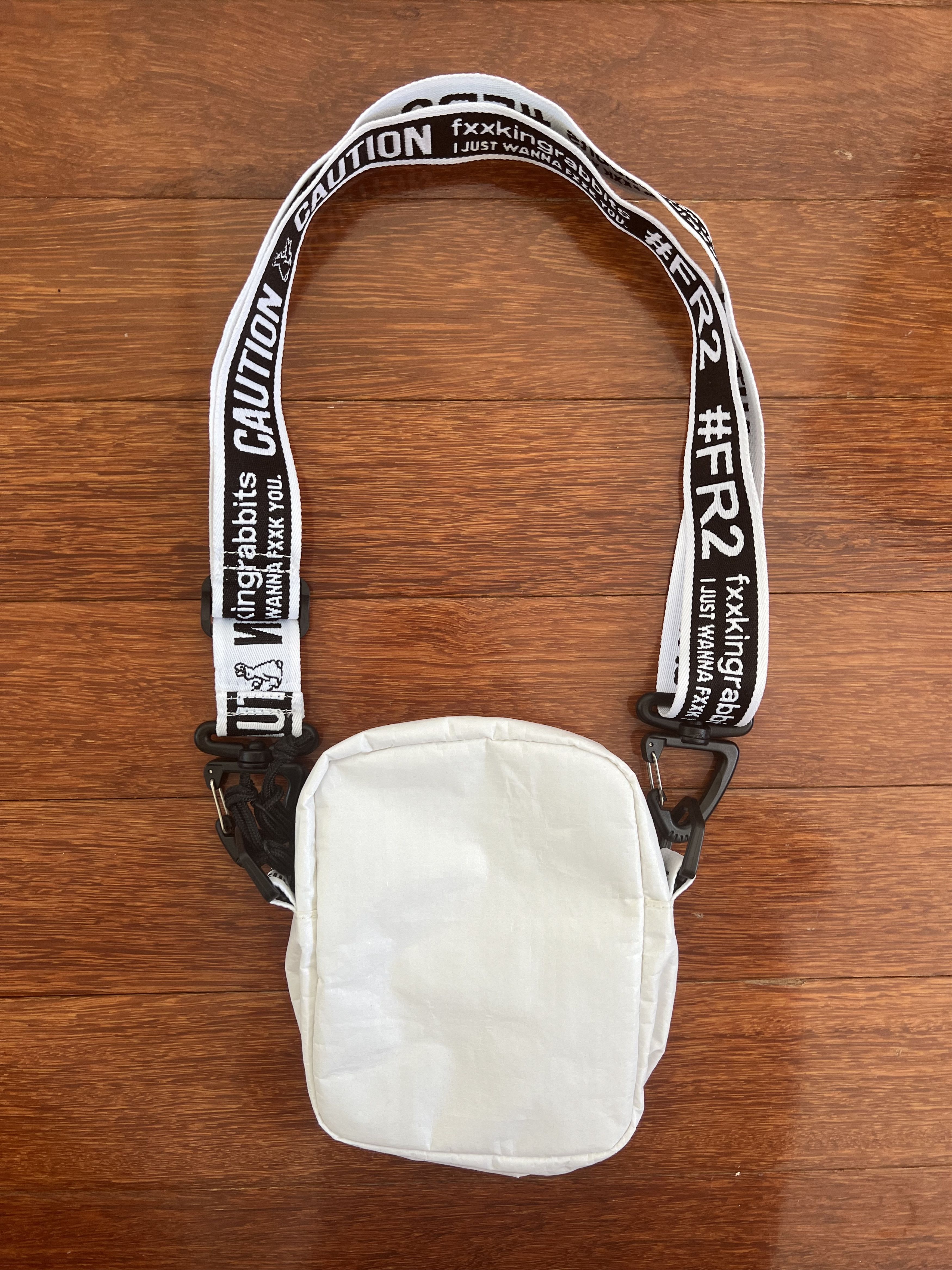 FR2 💚 2018 FR2 Embroidered Shoulder Bag White NEW Size ONE SIZE - 2 Thumbnail