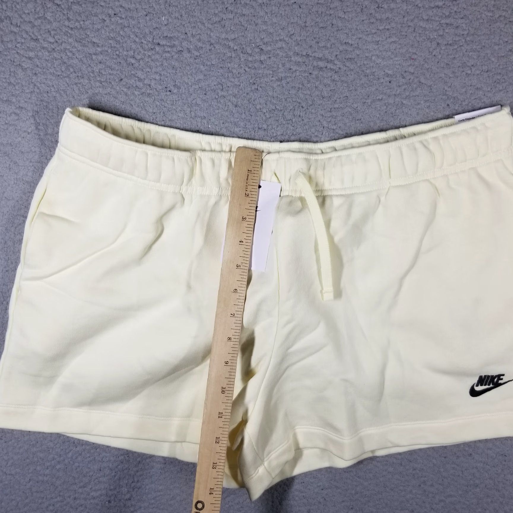 Nike VINTAGE Nike Sportswear Club Fleece Shorts Women's XL Coconut Milk Athletic Activewear Sports Size 40" / US 18 - 6 Thumbnail