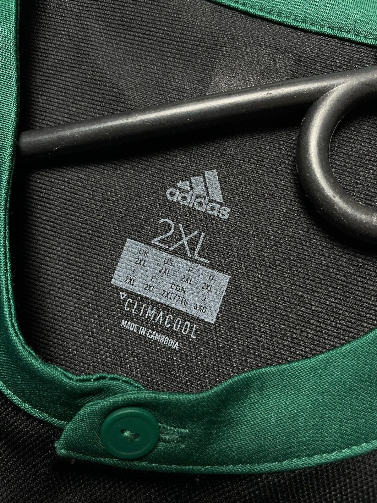 Adidas × Vintage Vintage adidas Shalke 04 soccer jersey size XXL black away Size US XXL / EU 58 / 5 - 4 Thumbnail