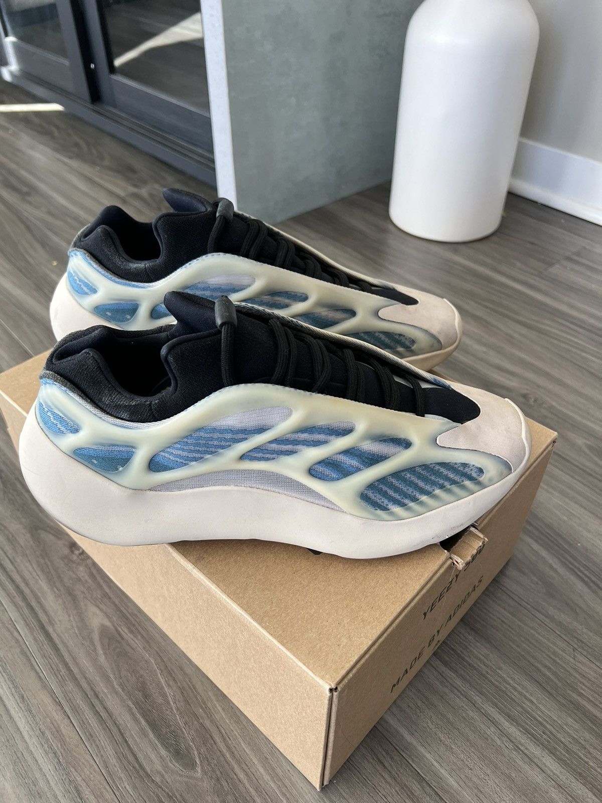 Yeezy Adidas Yeezy 700 V3 'Kyanite' 9.5 Size US 10 / EU 43 - 3 Thumbnail