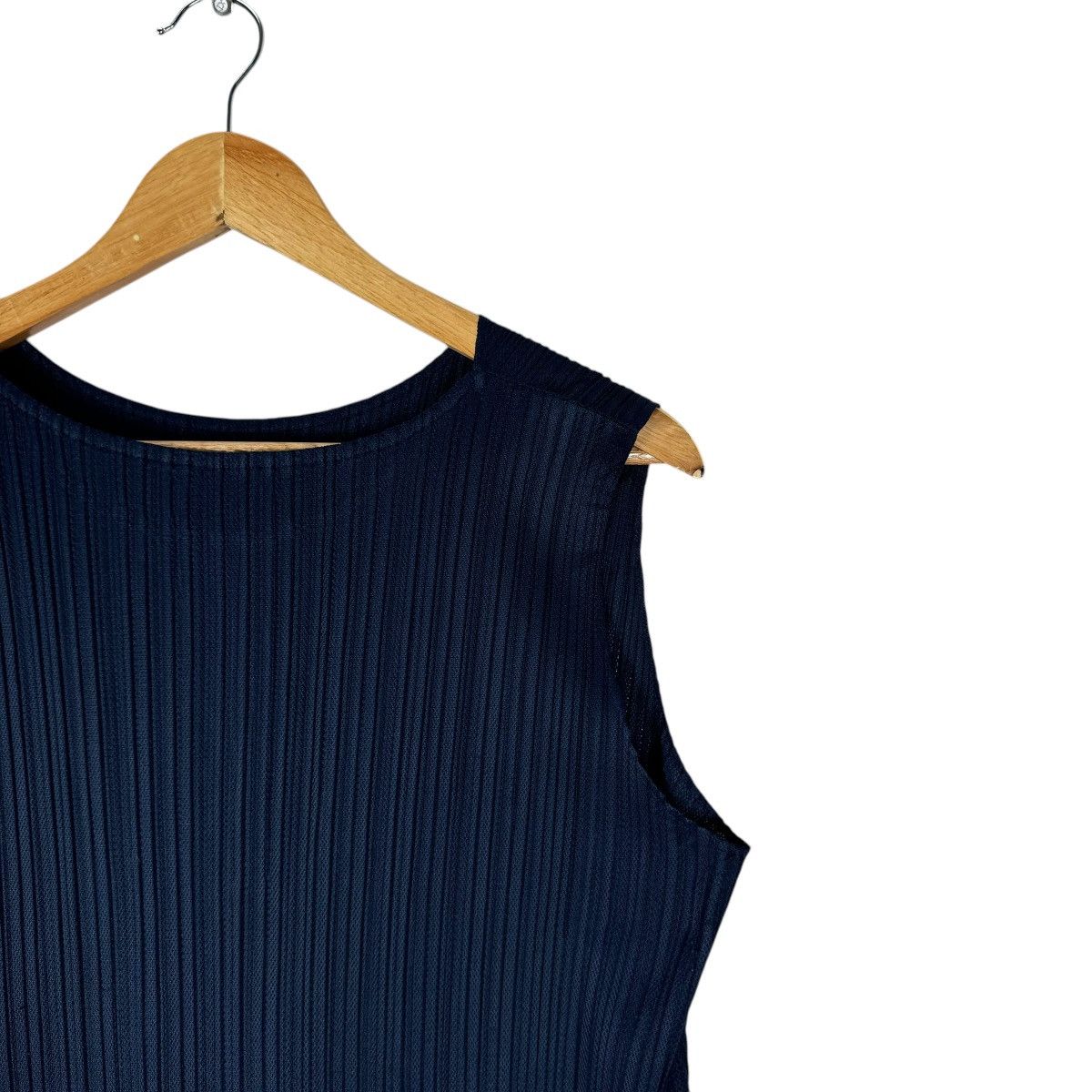 Issey Miyake × Pleats Please Issey Miyake ☀️ISSEY MIYAKE IS PLEATS TANK TOP SLEEVELESS Size L / US 10 / IT 46 - 3 Thumbnail