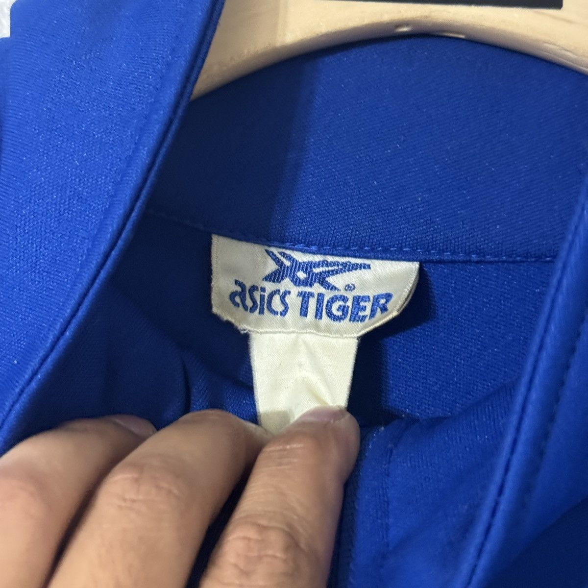 Other Vintage ASICS TIGER Royal Blue Tracksuit Jacket Men's M / L Size US L / EU 52-54 / 3 - 3 Thumbnail