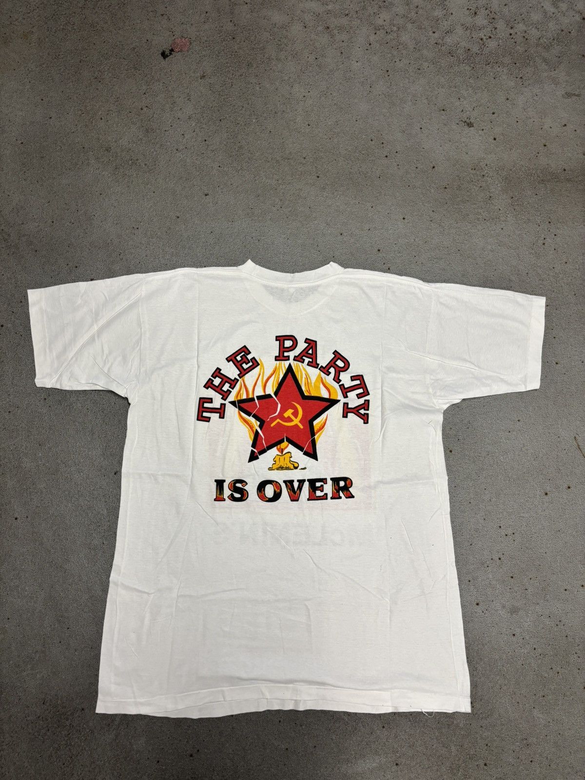 Vintage Vintage McLenin’s The Party Is Over Russia T Shirt 90s Size US XL / EU 56 / 4 - 2 Thumbnail