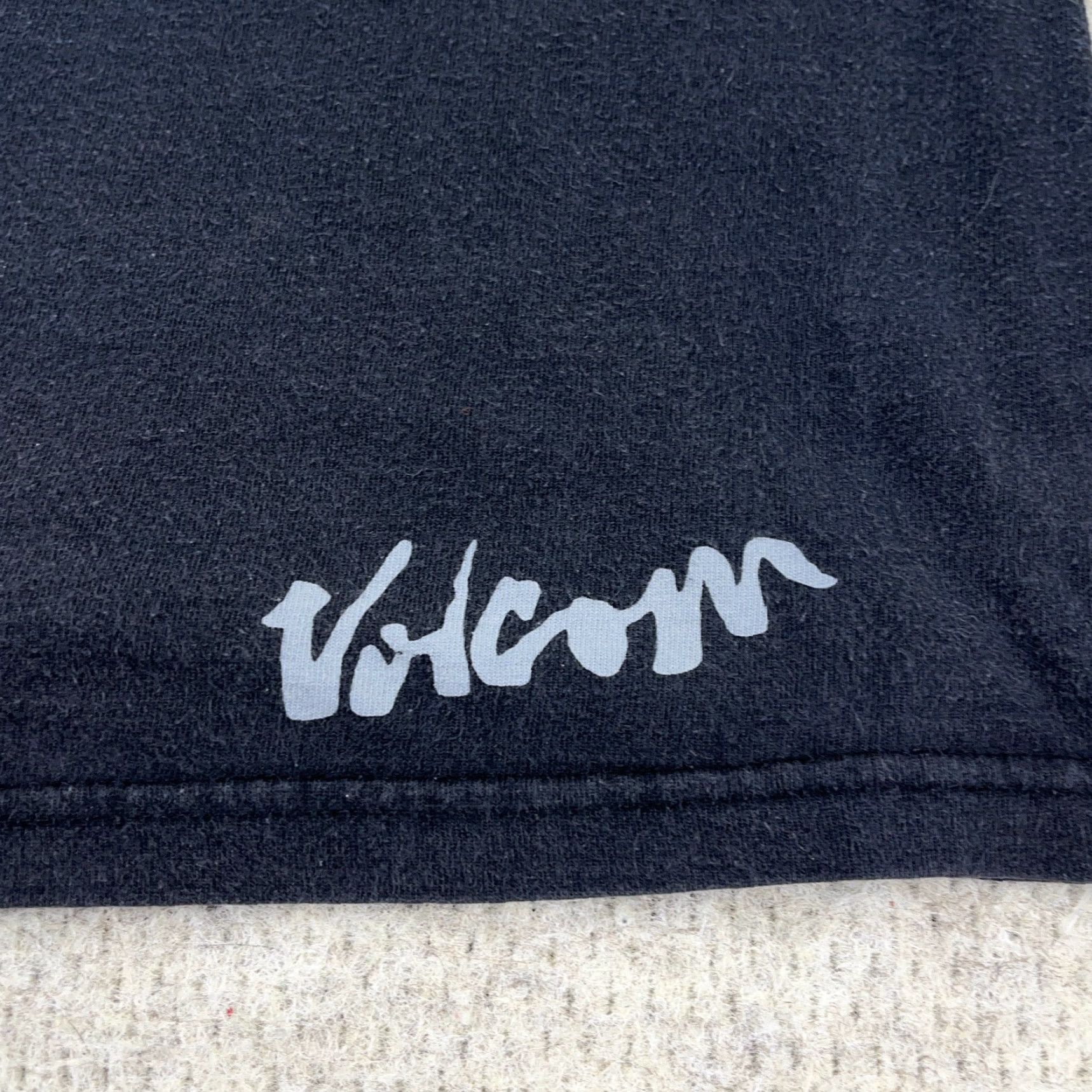 Volcom VINTAGE Volcom Shirt Men XL Black Graphic Print 90s Skateboard Faded Spellout T-Shirt Crew Neck / 80s 90s USA Retro Hipster Logo Mens XL Black Size US XL / EU 56 / 4 - 7 Thumbnail