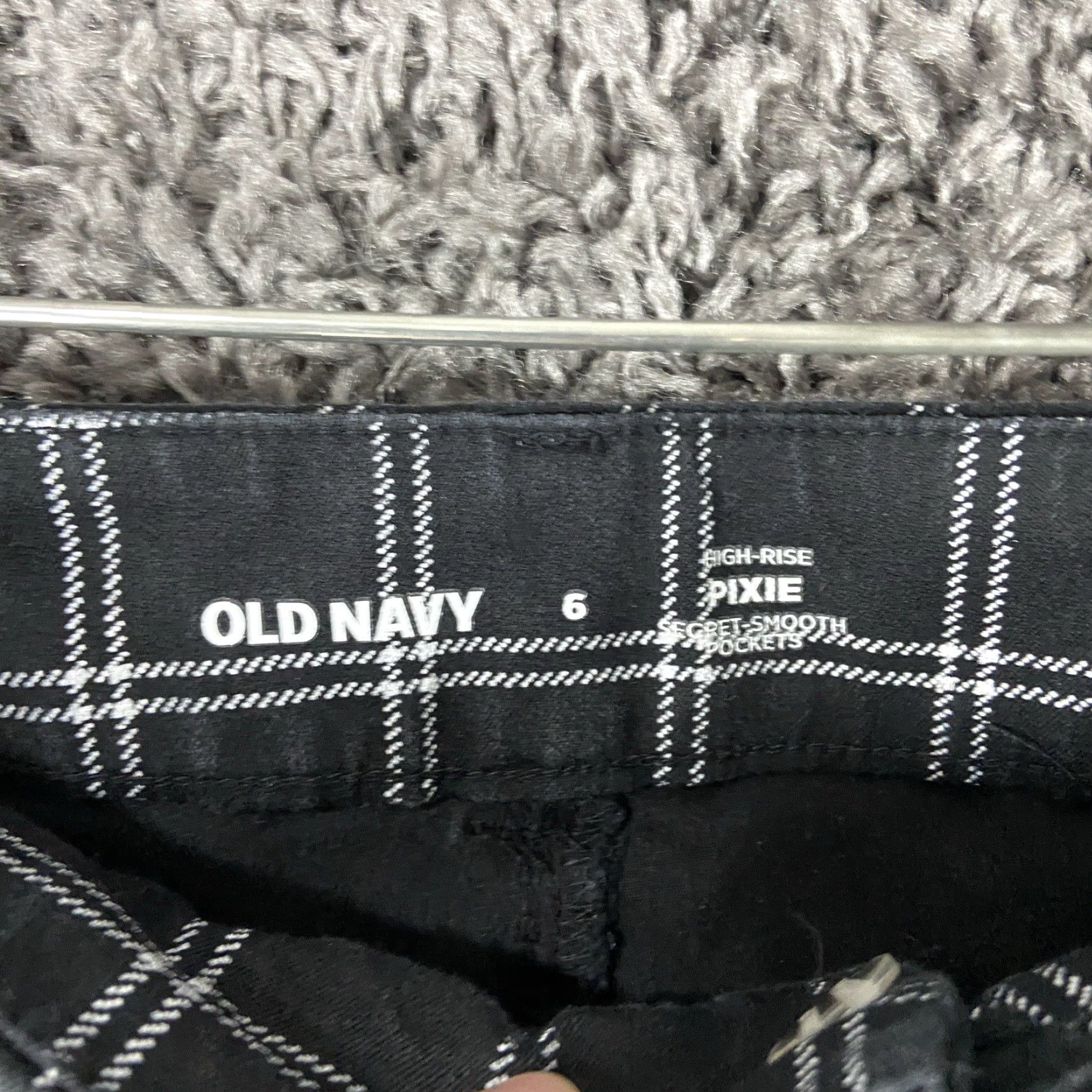 Old Navy VINTAGE Old Navy Dress Pants Women’s 6 Black Plaid High Rise Pixie Pockets Size 28" / US 6 / IT 42 - 5 Thumbnail