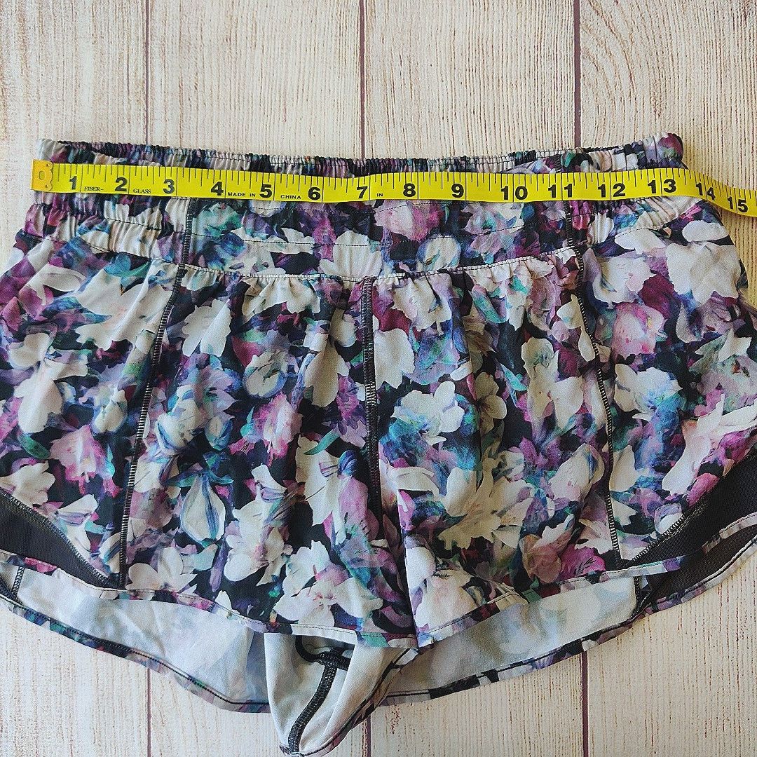 Lululemon Hotty Hot Short II *2.5" Utopia Multi / Deep Phantom sz 10 Size 32" / US 10 / IT 46 - 4 Thumbnail