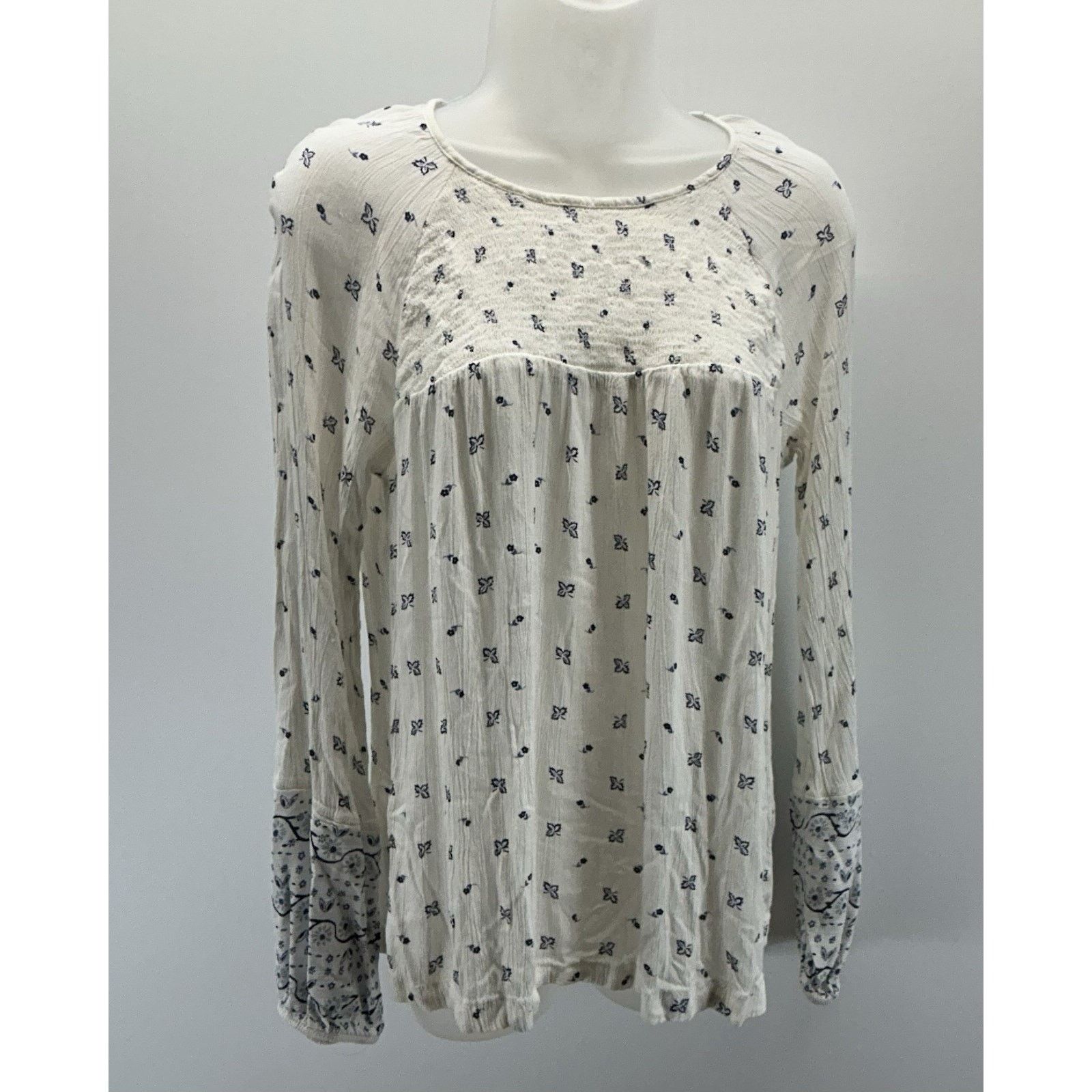 Old Navy Old Navy Women’s Blouse M White & Blue Floral Boho Peasant Size M / US 6-8 / IT 42-44 - 2 Thumbnail