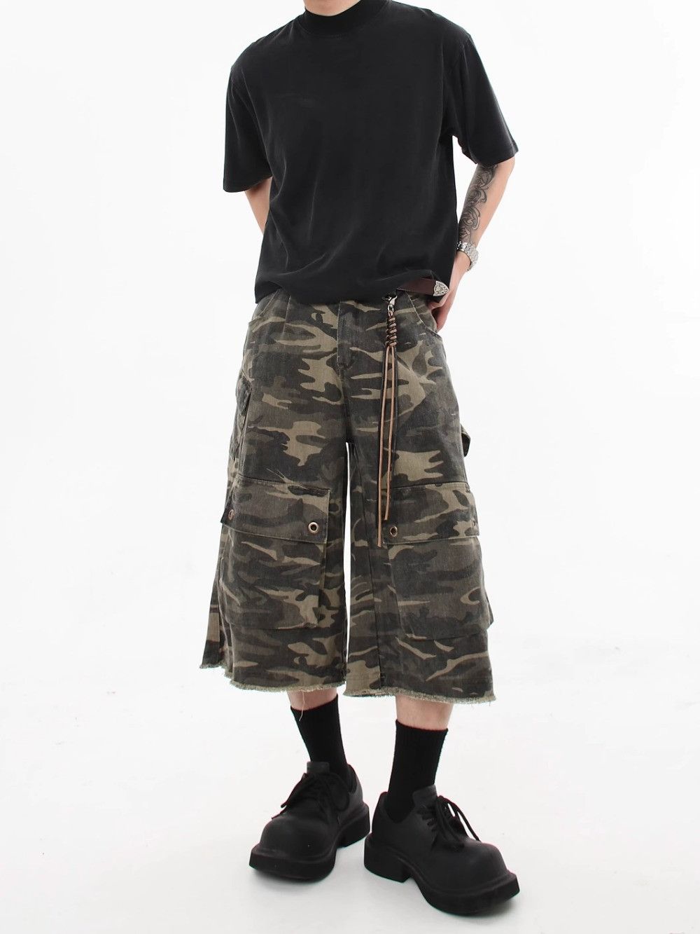 Japanese Brand × Vintage Wide Leg Camo Cargo Jorts Size US 30 / EU 46 - 2 Thumbnail