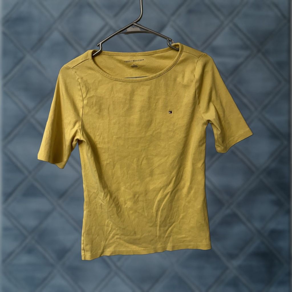 Tommy Hilfiger Tommy Hilfiger T Shirt Medium Yellow Solid Short Sleeve Round Neck Tee Womens Size M / US 6-8 / IT 42-44 - 1 Thumbnail