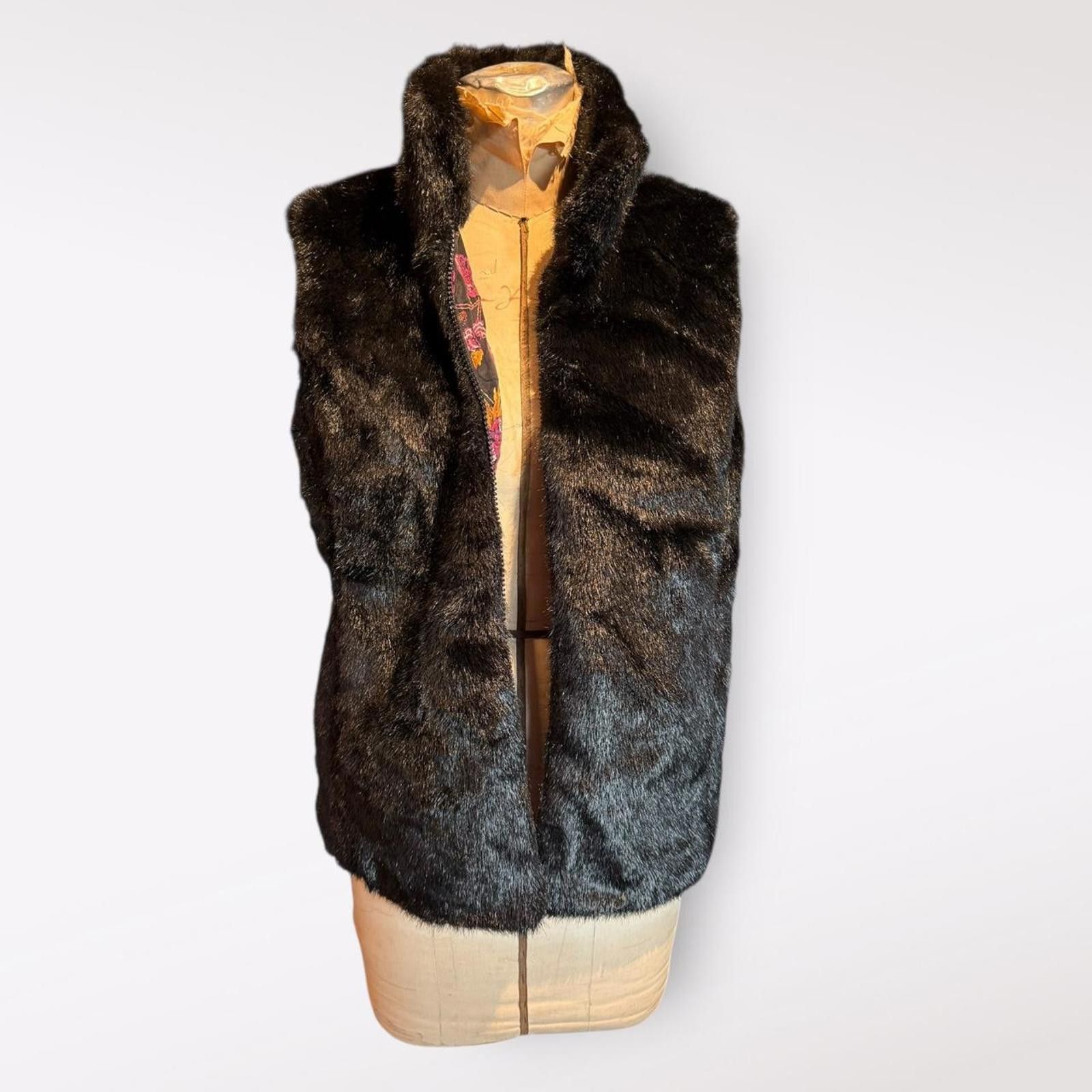 Diane von Furstenberg Diane von Furstenberg Black Faux Fur Vest Size M Size M / US 6-8 / IT 42-44 - 1 Thumbnail