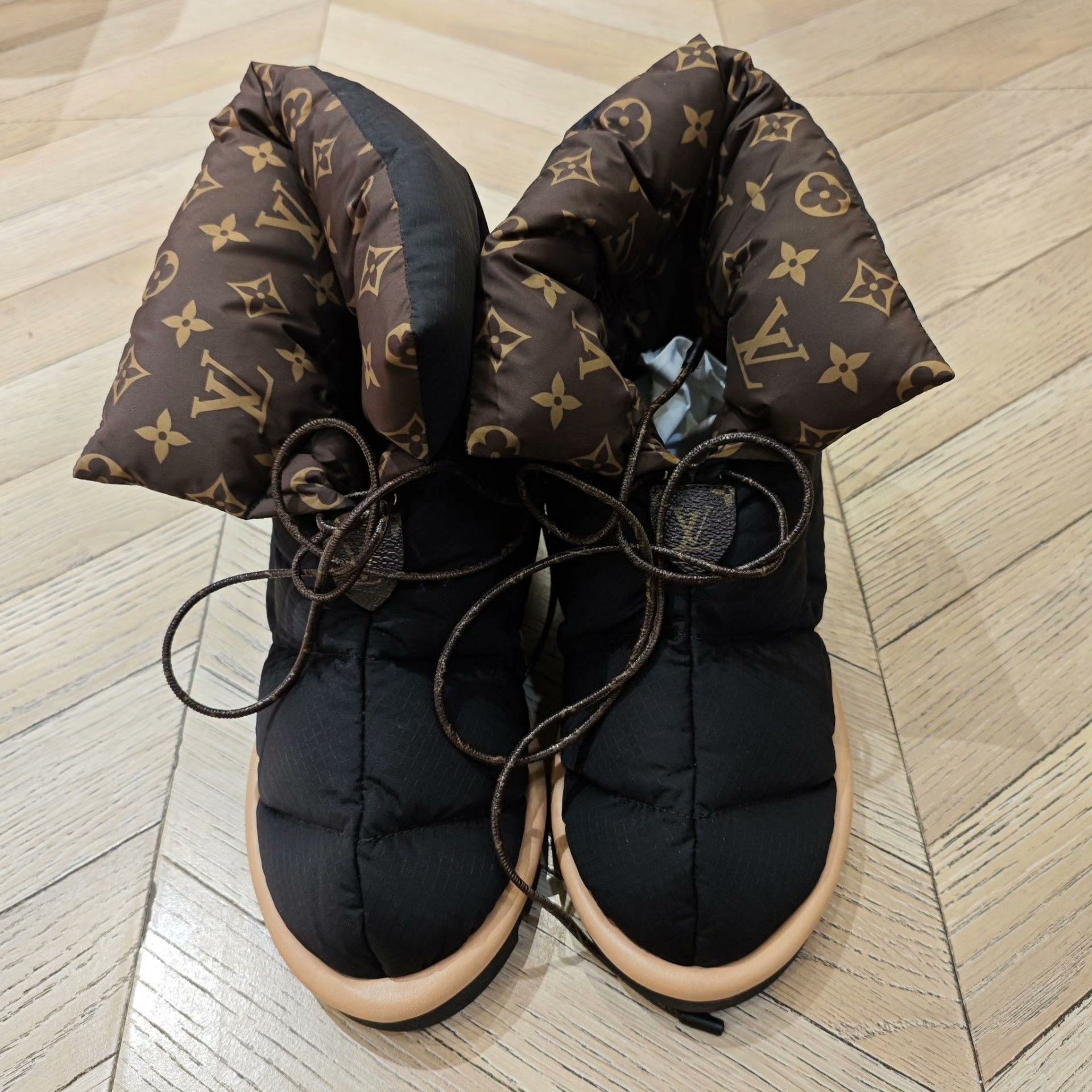 Louis Vuitton Louis Vuitton Lowtop Sneakers 39 Women Size US 8.5 / IT 38.5 - 1 Preview