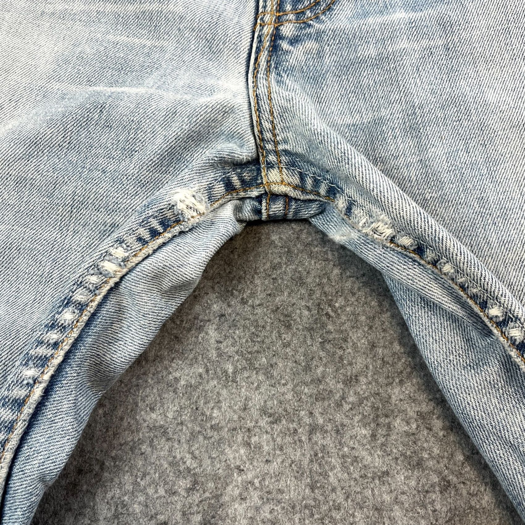 Levi's VINTAGE Levi's 535 Jeans Mens Regular Straight 30 30 Light Blue Button Fly Size US 30 / EU 46 - 7 Thumbnail