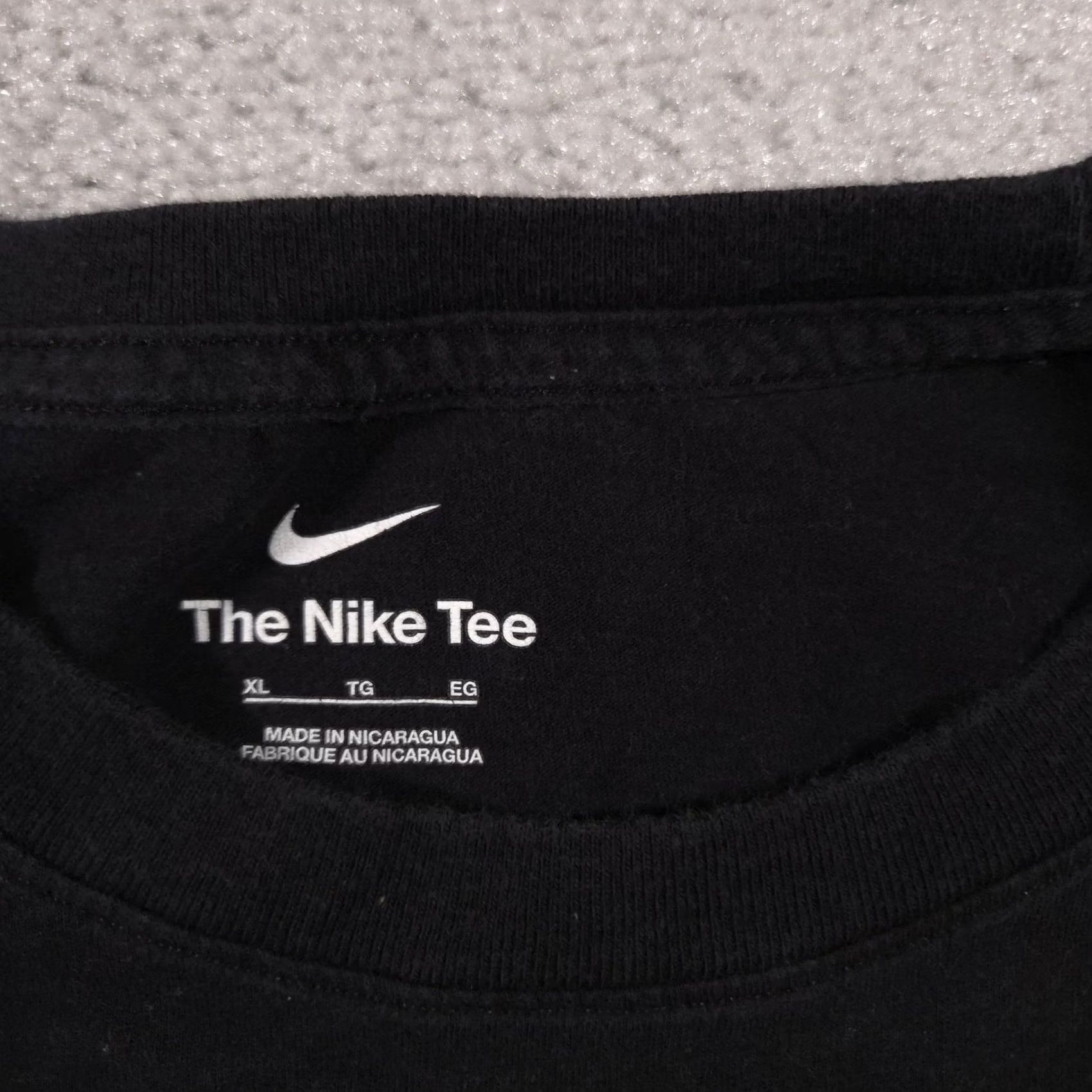 Nike Nike Shirt Mens XL Black The Nike Tee Graphic Short Sleeve Logo Crew Neck NIKE Shirt Mens XL Black Size US XL / EU 56 / 4 - 6 Thumbnail