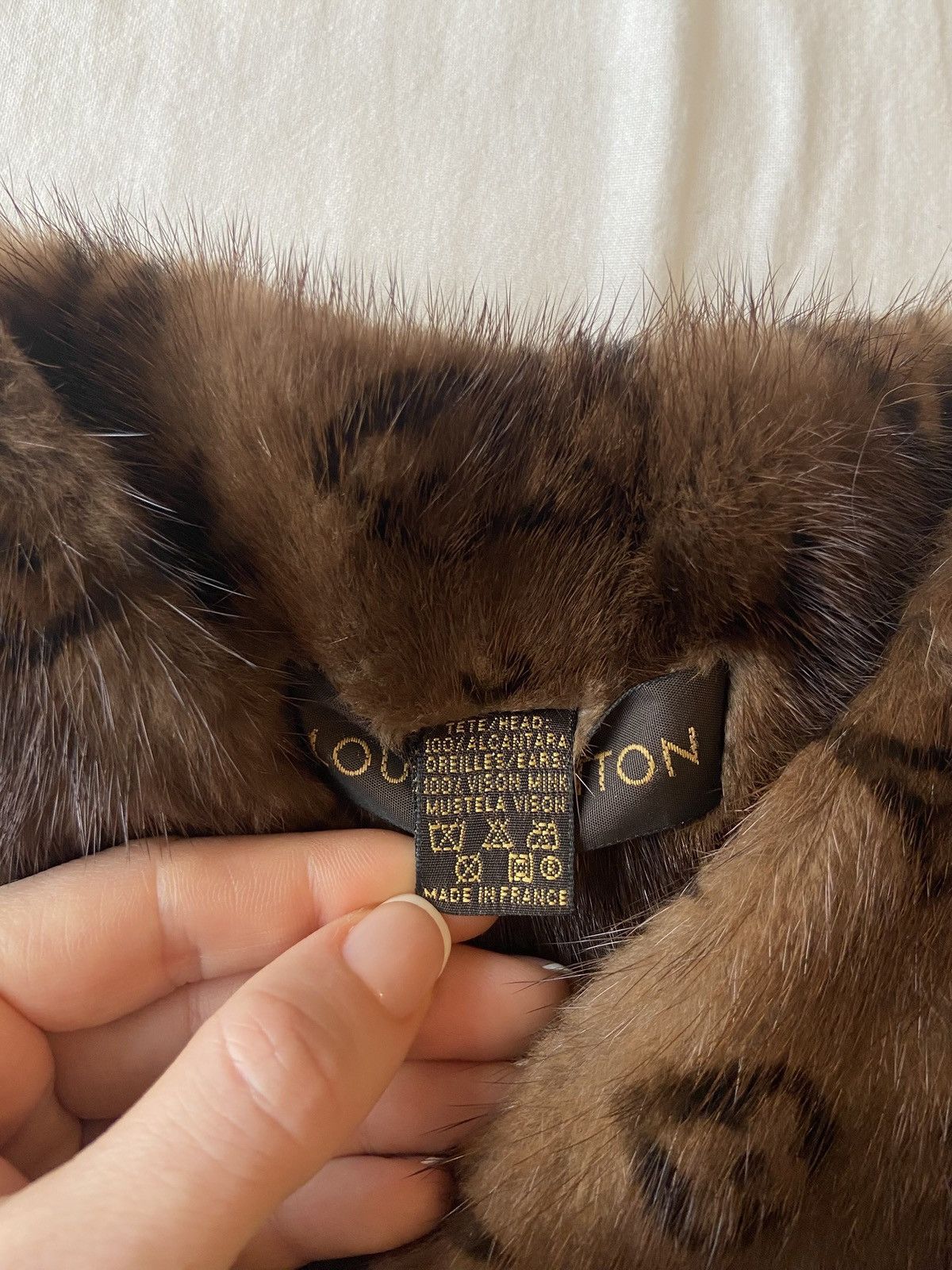 Louis Vuitton Louis Vuitton 2015 Monogram Mink Stole Size ONE SIZE - 10 Thumbnail