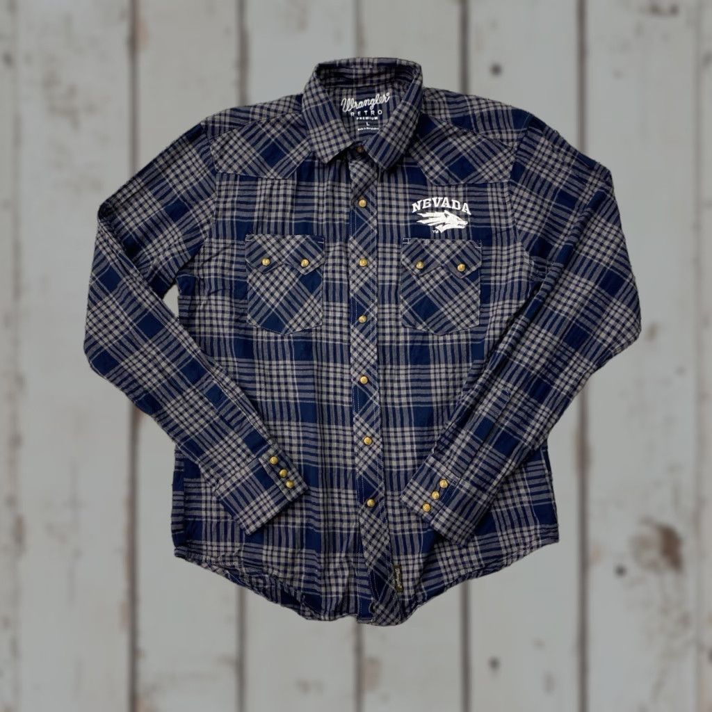 Wrangler VINTAGE Wrangler Retro Shirt Mens L Blue Plaid Pearl Snap Flannel Nevada Wolfpack Shirt Size US L / EU 52-54 / 3 - 1 Thumbnail