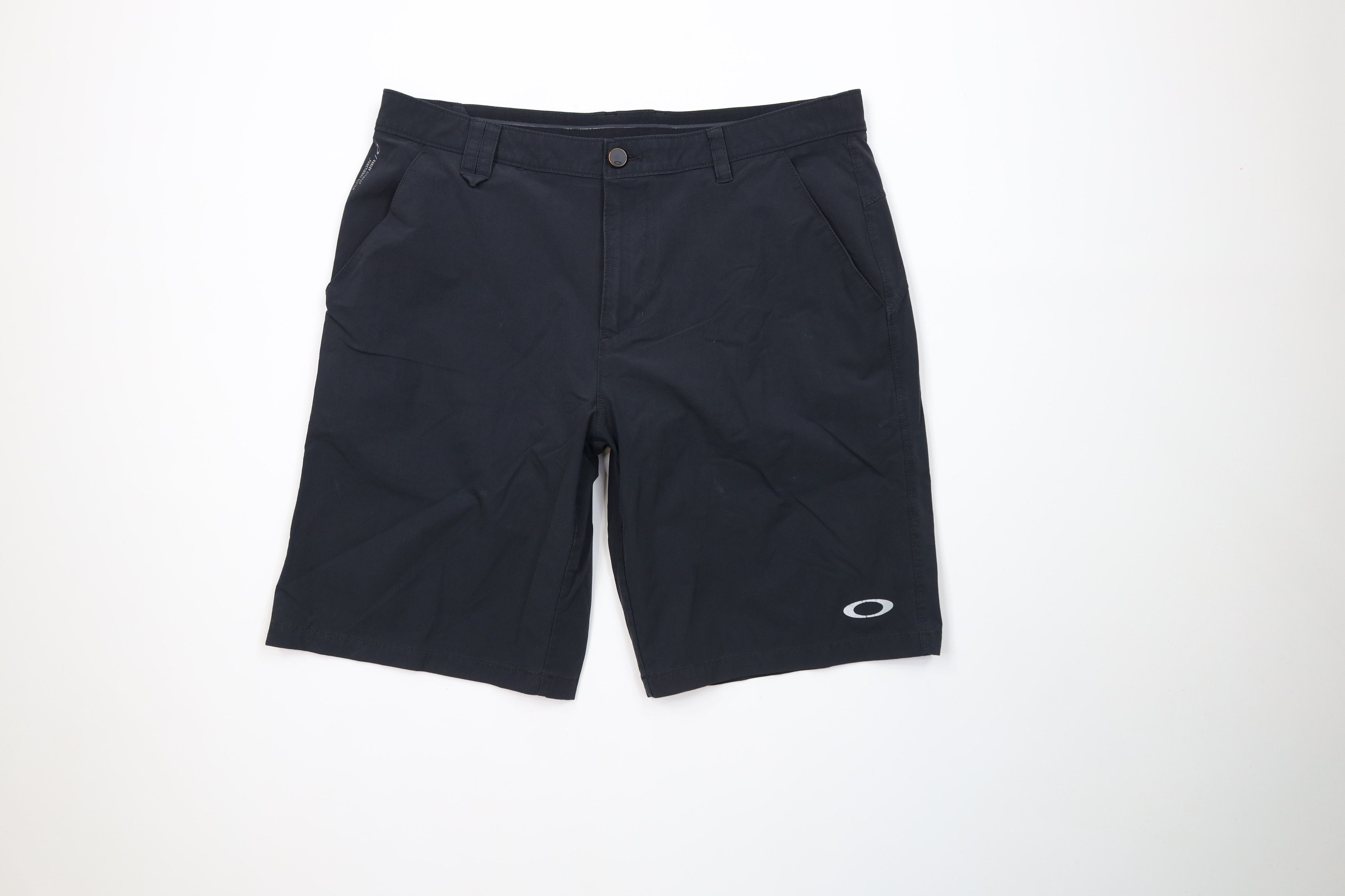 Oakley Vintage Oakley O Logo Above Knee Golf Chino Shorts Black Size US 34 / EU 50 - 1 Thumbnail