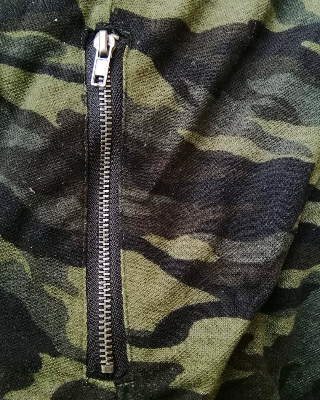 Japanese Brand × Takeo Kikuchi The Shop TK Takeo Kikuchi Camouflage Zip T-Shirt Size S / US 4 / IT 40 - 4 Thumbnail