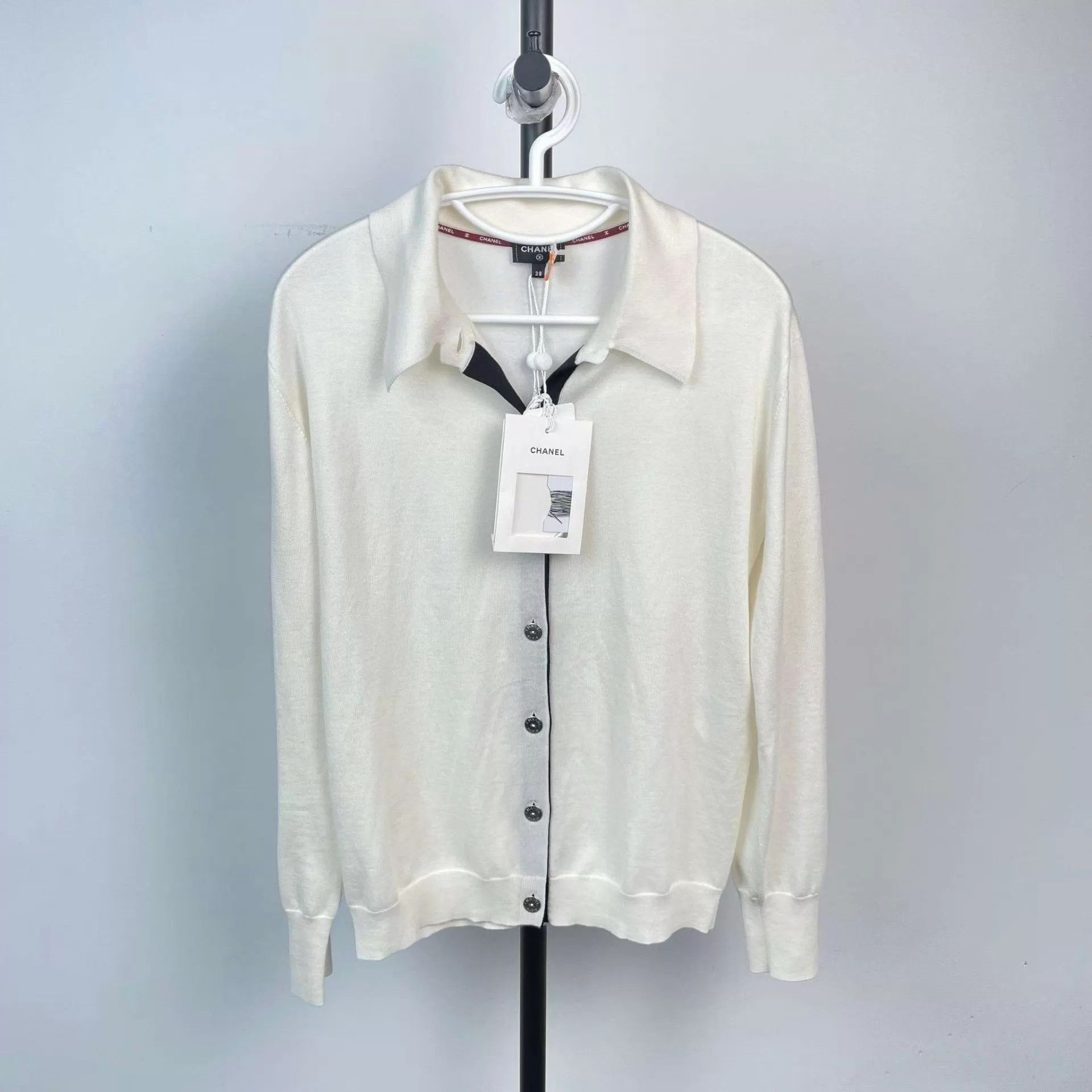 Chanel Chanel 26P Cotton Long Sleeve White Cardigan 38 99 New Size S / US 4 / IT 40 - 1 Thumbnail