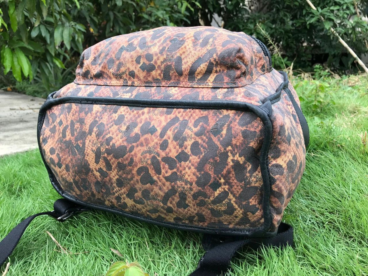 MCM Authentic MCM Leopard Print Medium Reversible Backpack Size ONE SIZE - 5 Thumbnail