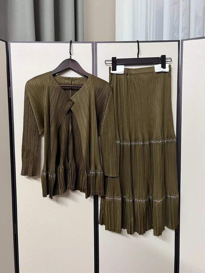 Issey Miyake Issey Miyake size:3 Olive tree skirt Size 42" / US 20 - 2 Thumbnail