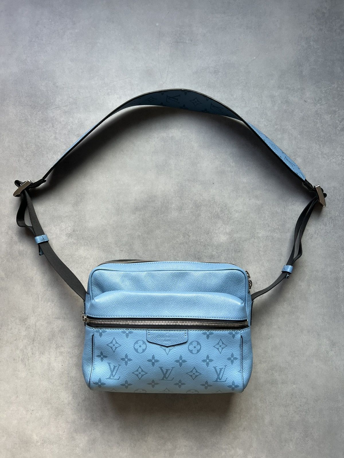 Louis Vuitton Louis Vuitton Outdoor Taiga Bag Size ONE SIZE - 1 Thumbnail