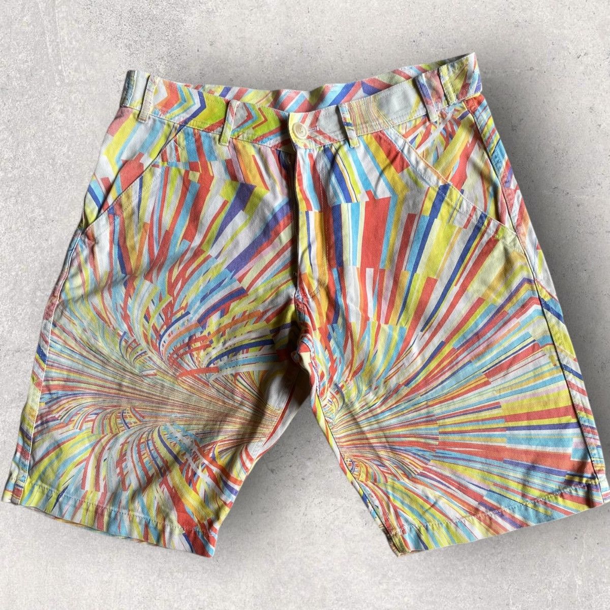Comme des Garcons Comme Des Garcons Shirts Psychedelic Print Shorts Size US 32 / EU 48 - 1 Thumbnail