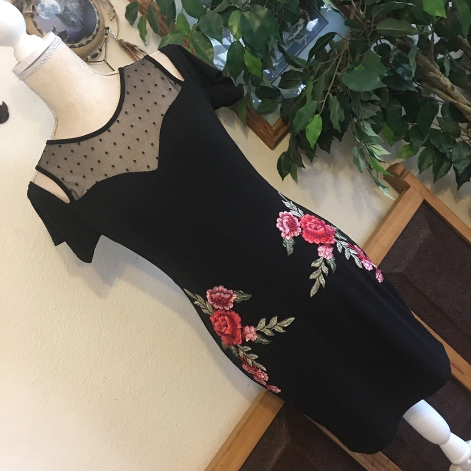 Designer Sweet Rain cold shoulder floral embroidered dress Size M / US 6-8 / IT 42-44 - 2 Thumbnail