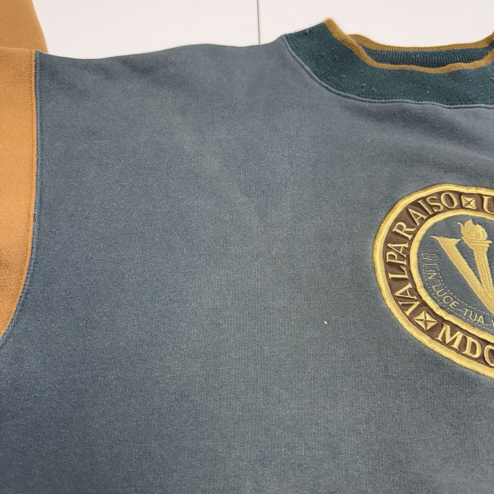 Vintage Vintage Valparaiso University Sweatshirt Mens XL Green Embro Size US XL / EU 56 / 4 - 4 Thumbnail