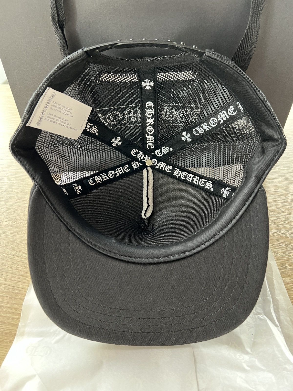 【人気/関税/送料込み】 Chrome Hearts Eyechart Trucker Hat Bl Chrome Hearts Eyechart Trucker Hat Black/White/Red | Parallel
