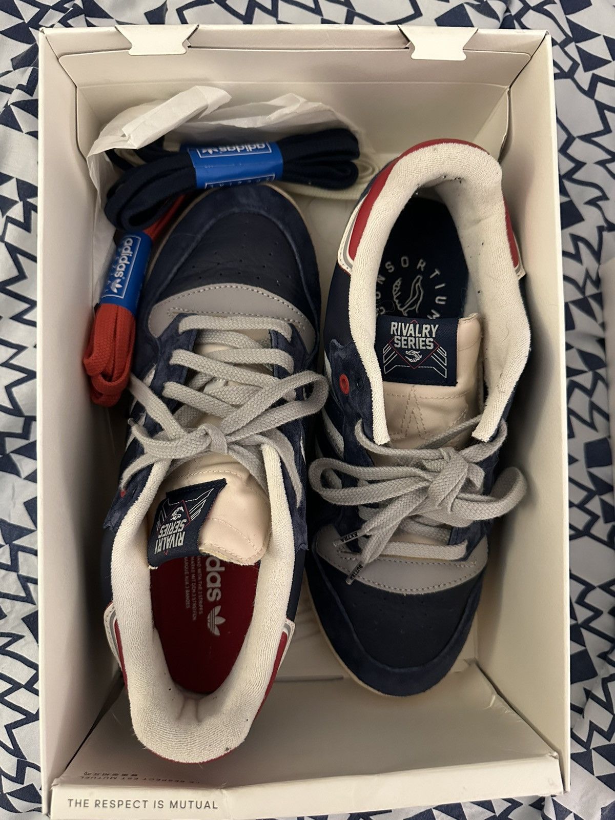 Adidas Adidas rivalry Size US 10 / EU 43 - 7 Thumbnail