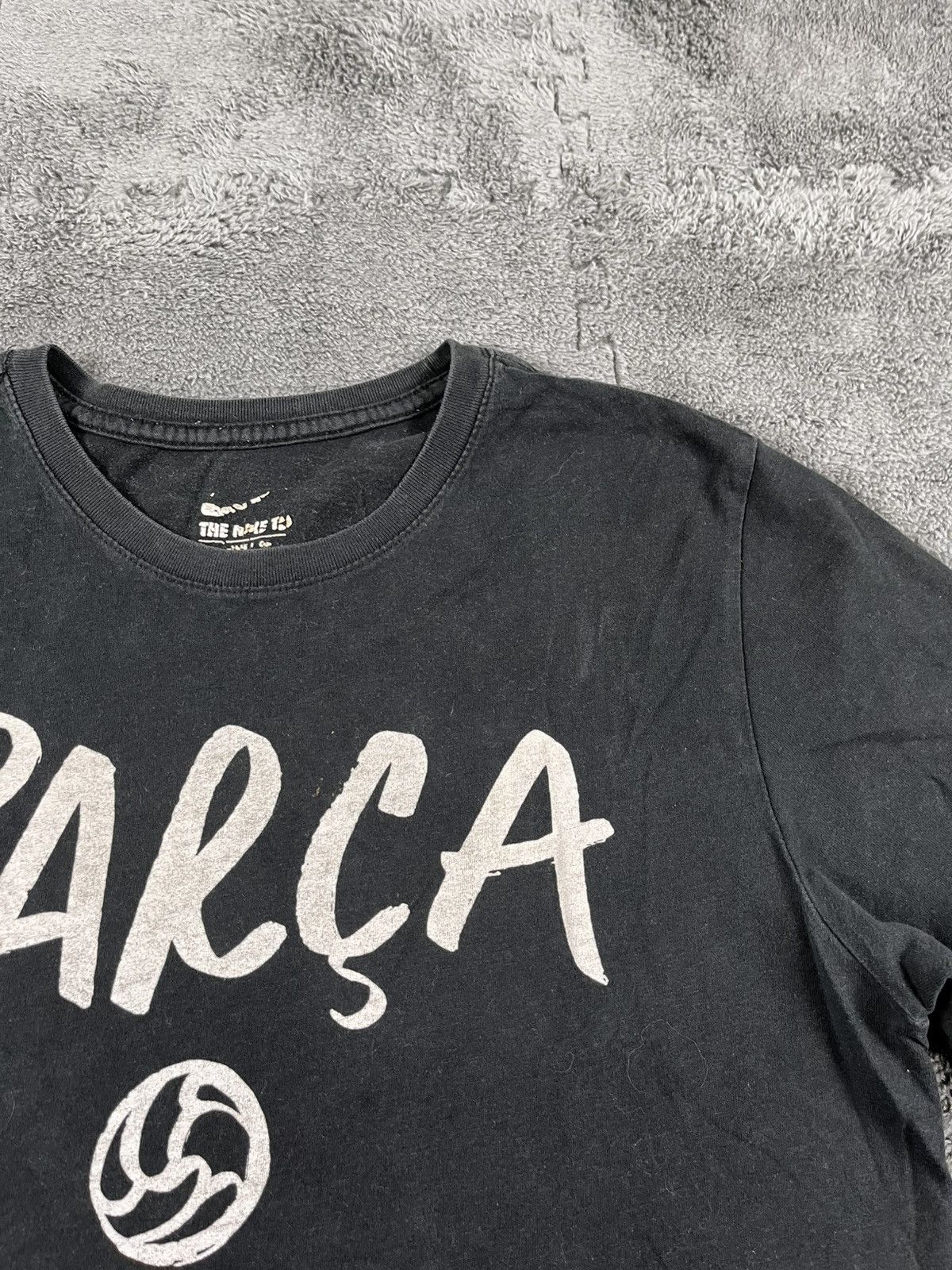 Nike Vintage Y2K Nike Barca Big Logo tee soccer jersey size M Size US M / EU 48-50 / 2 - 5 Thumbnail