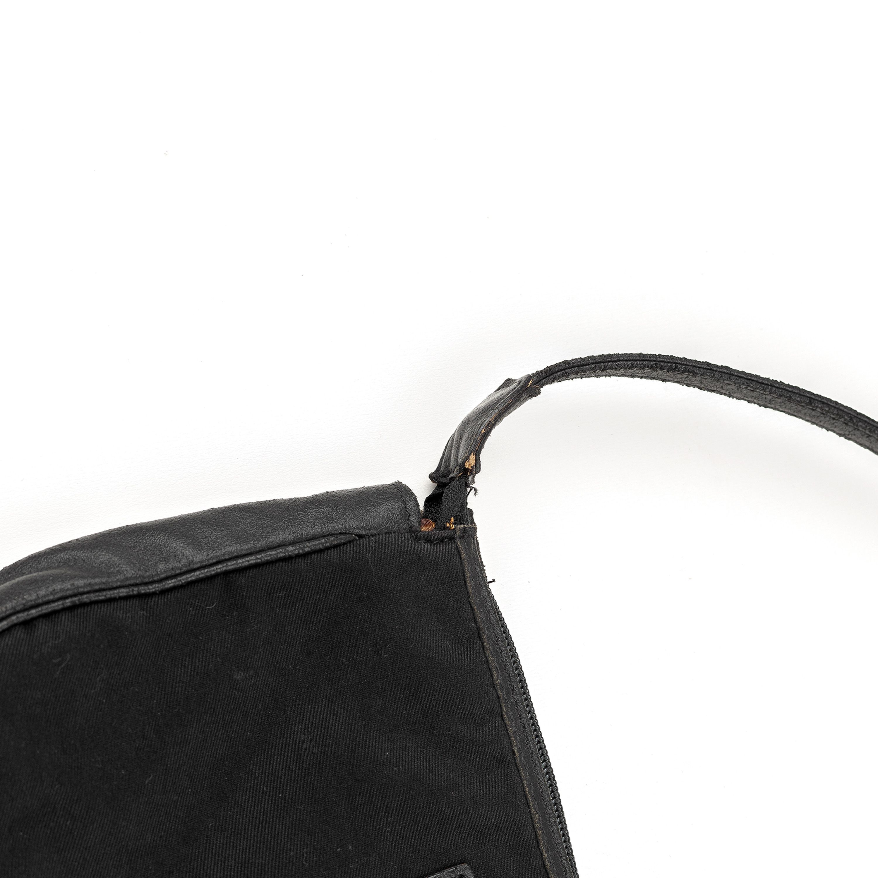 Dolce & Gabbana Dolce & Gabbana Pirate Skull Vintage Black Baguette Bag Size ONE SIZE - 5 Thumbnail