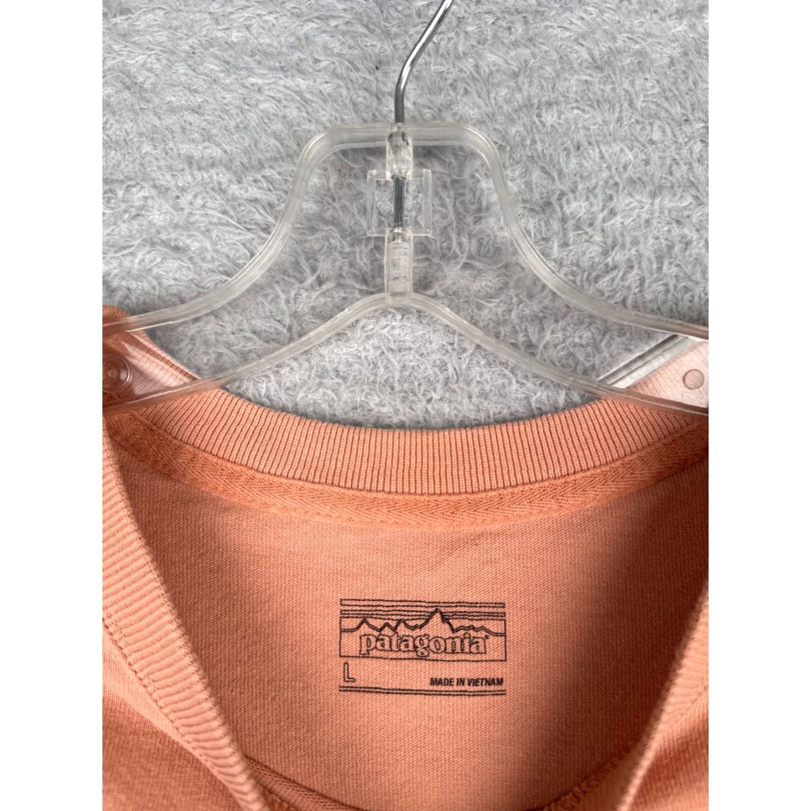 Patagonia Patagonia Shirt Adult Large Orange Short Sleeve Crew Neck Pocket Distressed Size US L / EU 52-54 / 3 - 7 Thumbnail