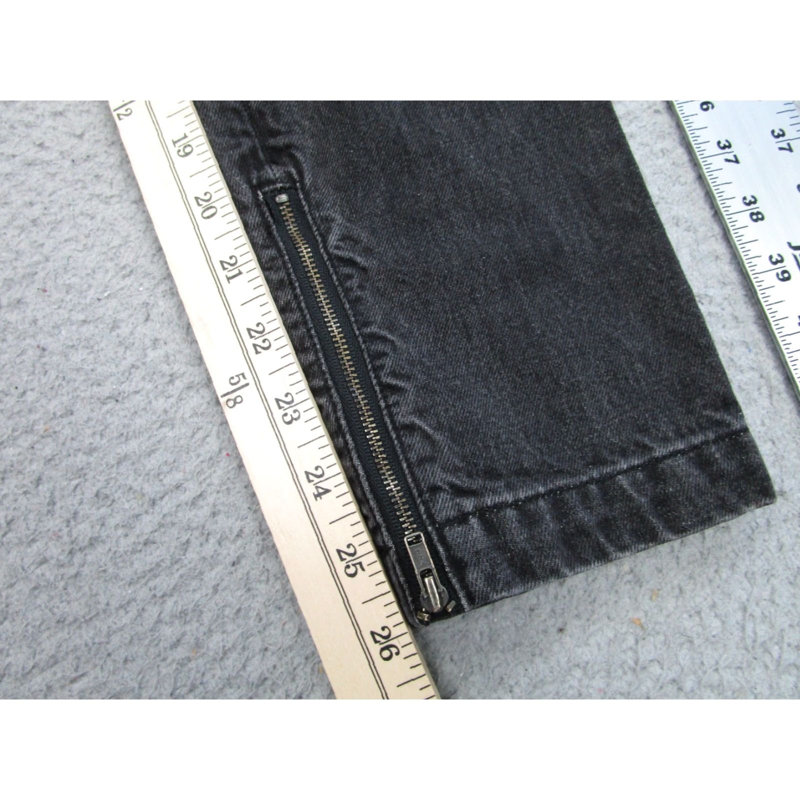 I Love Ugly VINTAGE I Love Ugly Men's Jogger Pants 31 Inch Waist Size M Black Distressed Denim Tapered Zippered Ankle Pockets Size US 31 - 3 Thumbnail