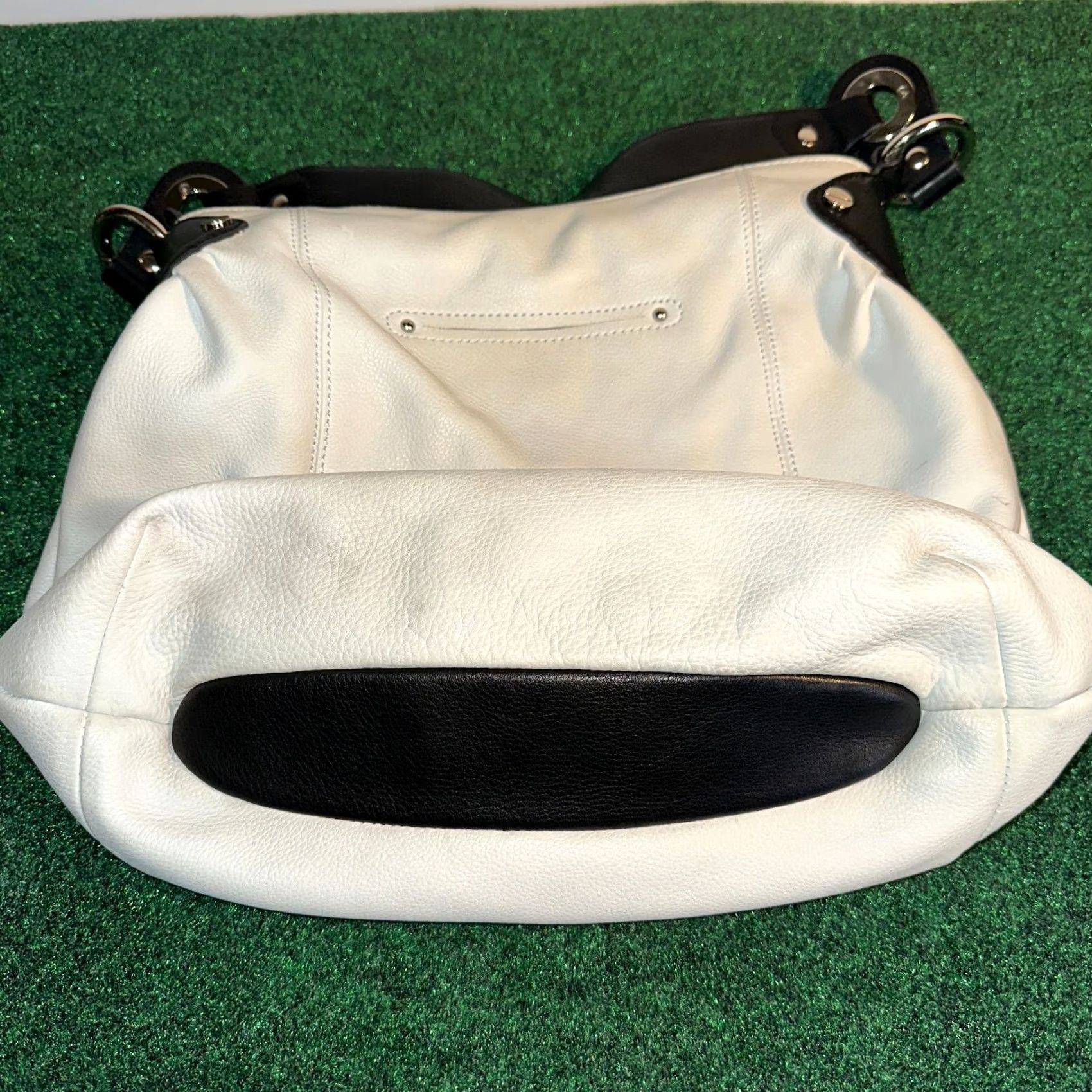 Vintage B Makowsky Shoulder Bag White Leather Handbag Black Shoulder Strap Zip Pockets Medium Womens 14in 12in Bag Width Height Bucket Purse Vintage No Size ONE SIZE - 6 Thumbnail