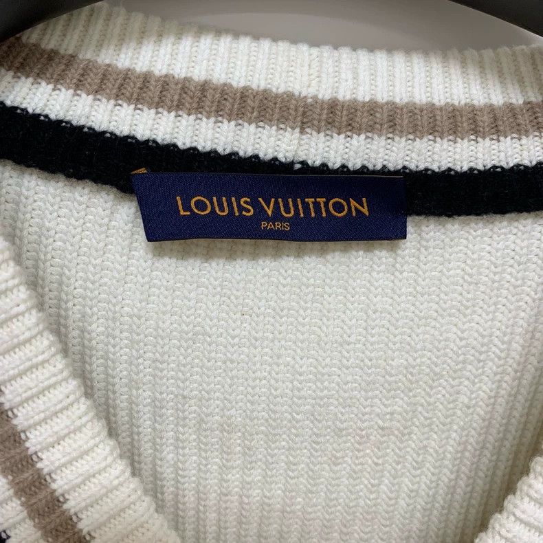 Louis Vuitton Louis Vuitton Cream V-neck knit sweater Size US S / EU 44-46 / 1 - 3 Thumbnail