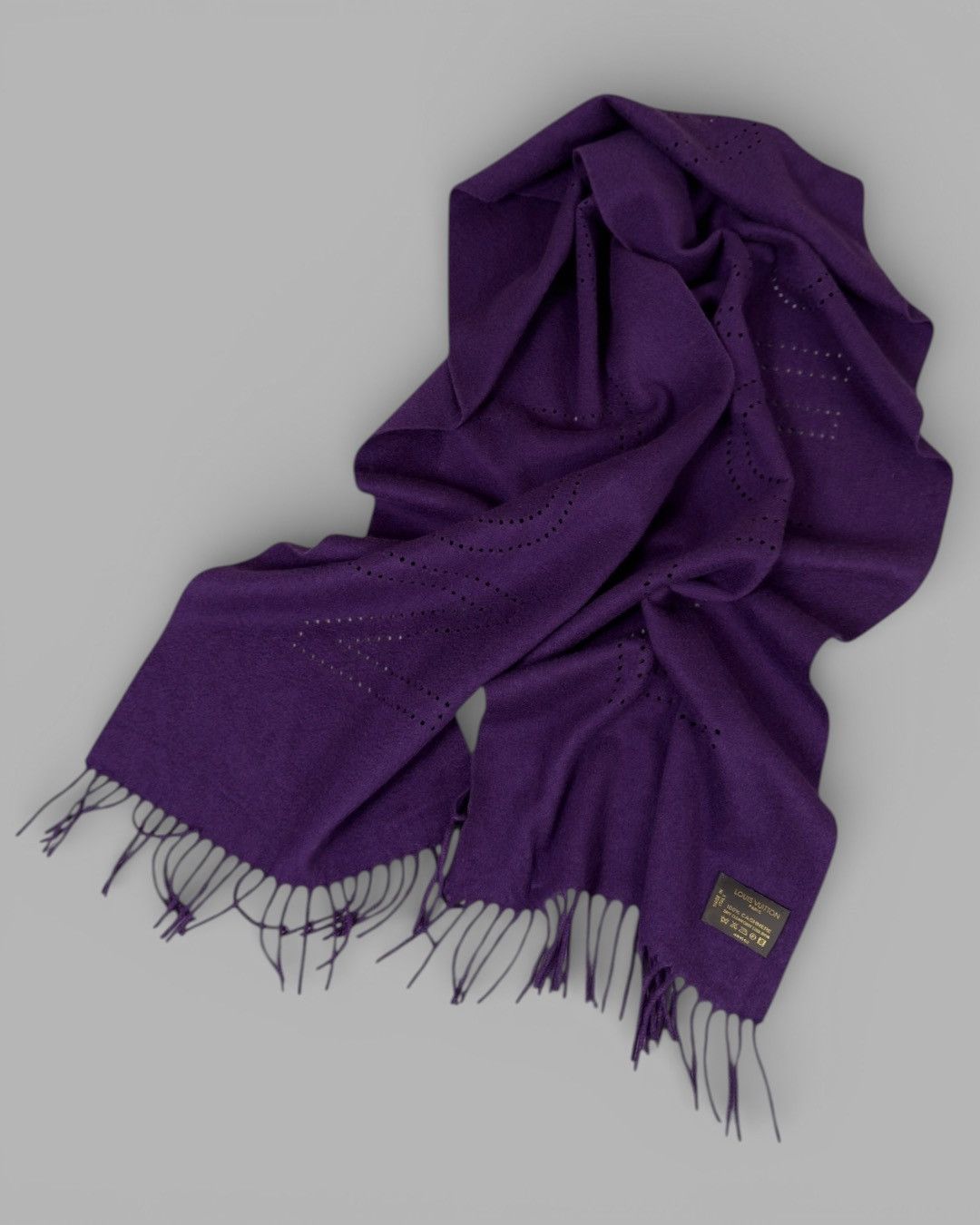Louis Vuitton Authentic Louis Vuitton Pure Cashmere Scarf Shawl Size ONE SIZE - 4 Thumbnail