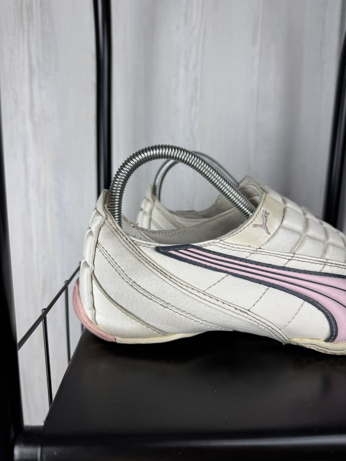 Puma Puma UKE V Limited Edition y2k 00s white pink leather shoes Size US 7 / EU 40 - 2 Thumbnail