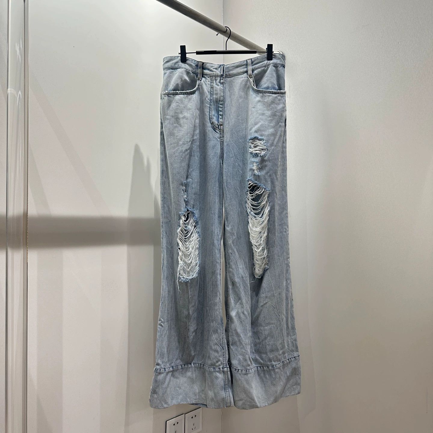 Givenchy Givenchy apr250 Distressed Wide Leg Jeans 27 Size 27" / US 4 / IT 40 - 2 Thumbnail