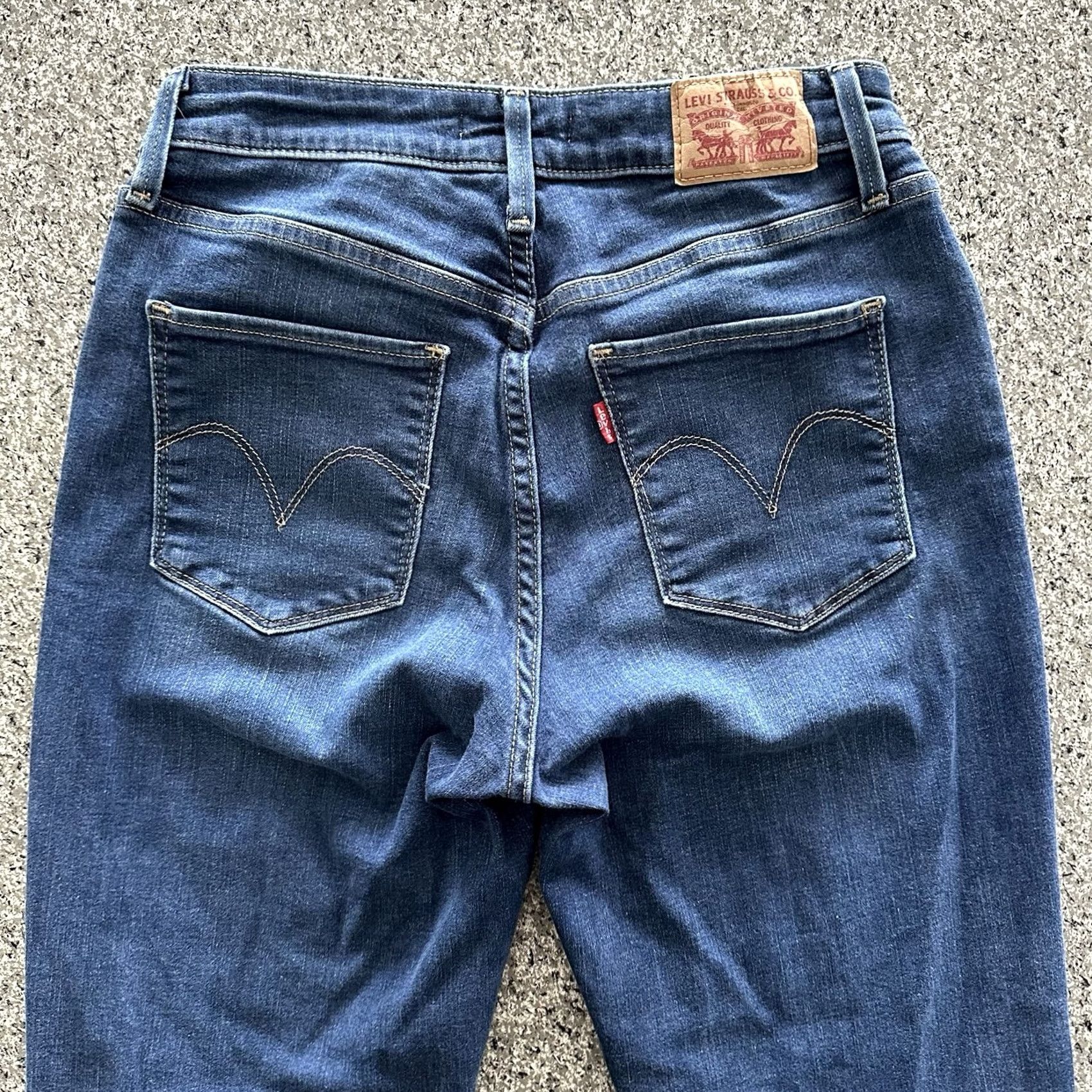 Levi's Levi’s Jeans Women’s Size 8 Mid Rise Skinny Stretch Denim Blue Medium Wash Size 30" / US 8 / IT 44 - 4 Thumbnail