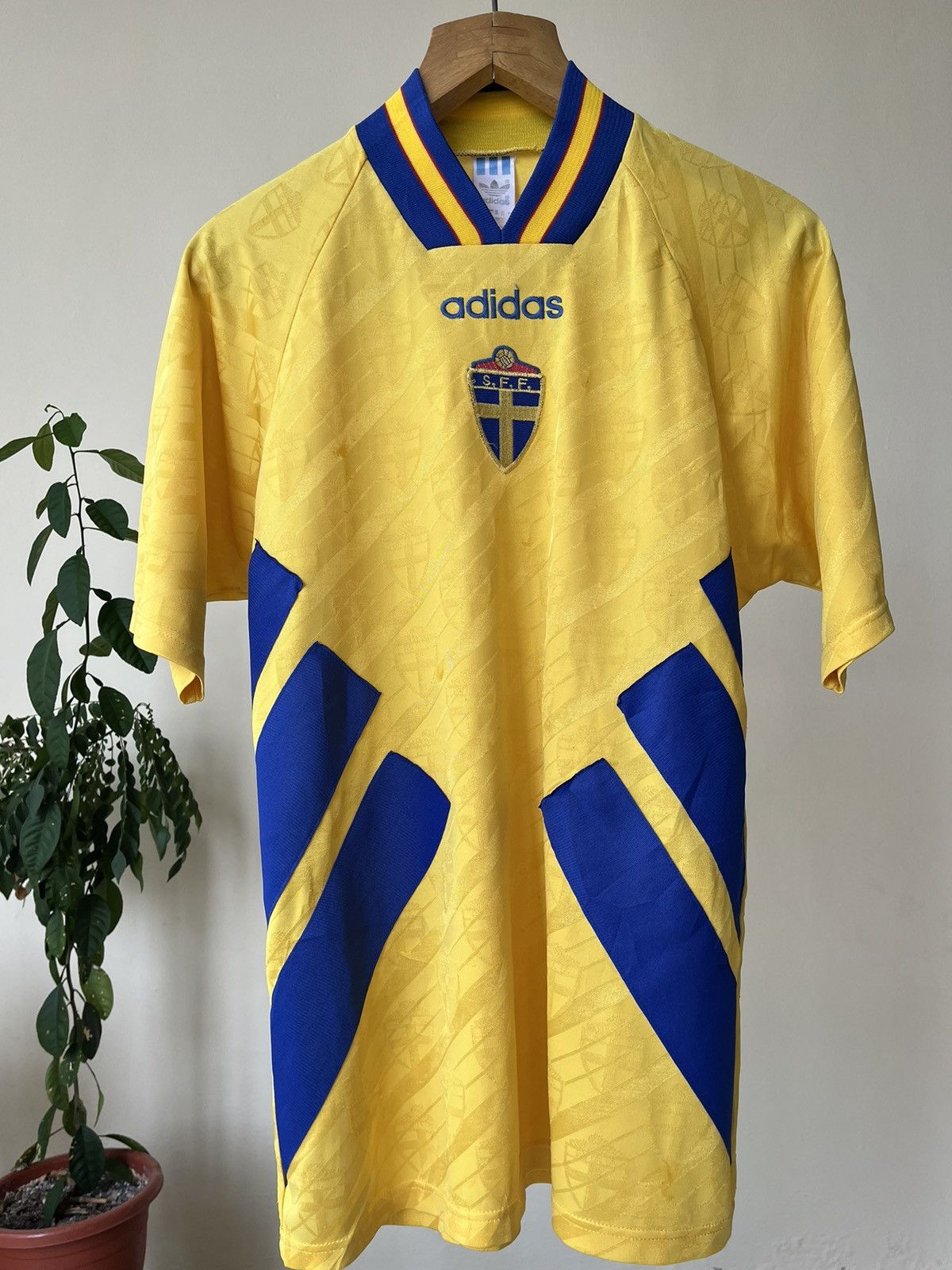 Adidas Sweden 1994/1996 Home ( Golden Generation ) Size US M / EU 48-50 / 2 - 1 Thumbnail