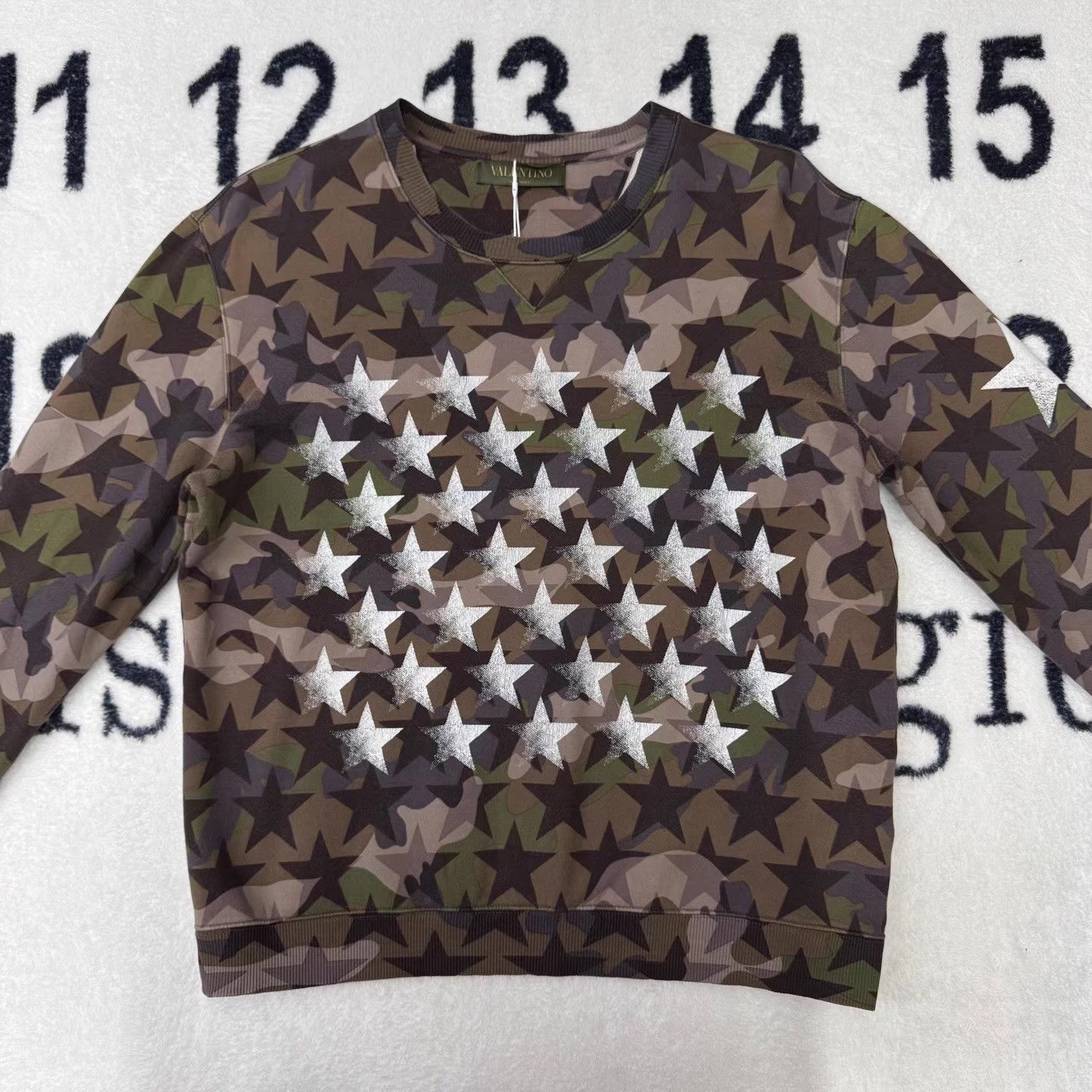 Valentino Valentino All-Over Camo Sweatshirt Q10 Size US S / EU 44-46 / 1 - 1 Thumbnail