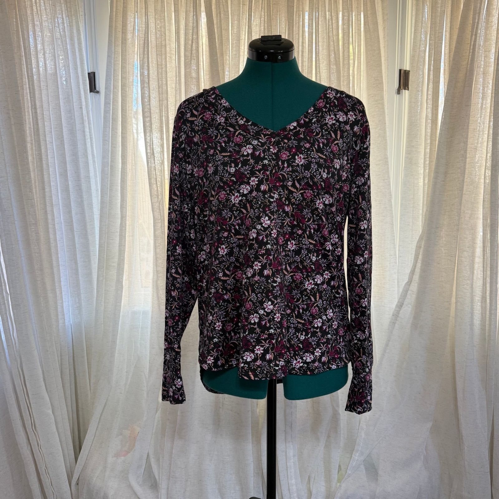Other Bobeau Black Floral Long Sleeve Top | Sz M Size M / US 6-8 / IT 42-44 - 2 Thumbnail