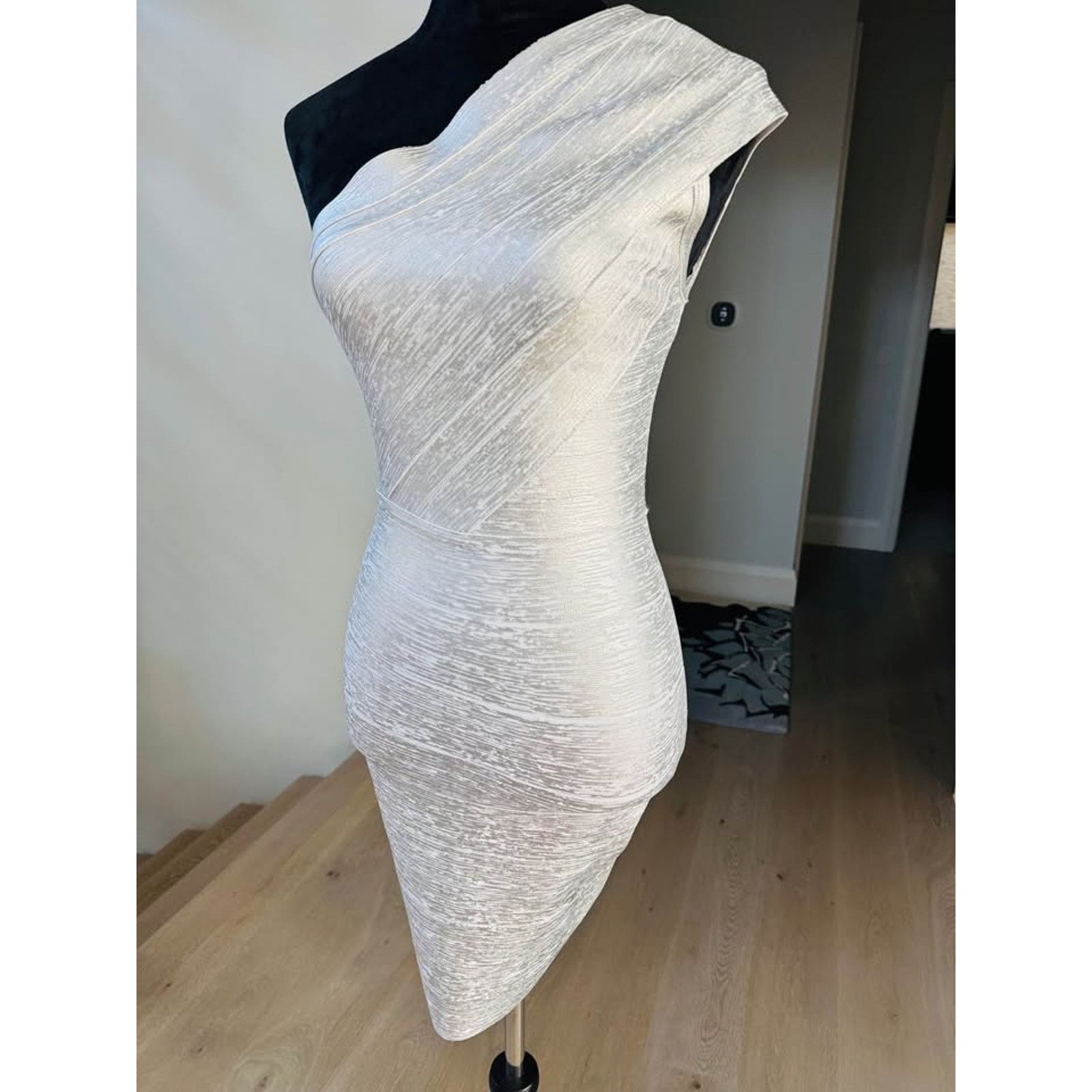 Other New Silver bodycon dress size XS/S Size XS / US 0-2 / IT 36-38 - 6 Thumbnail